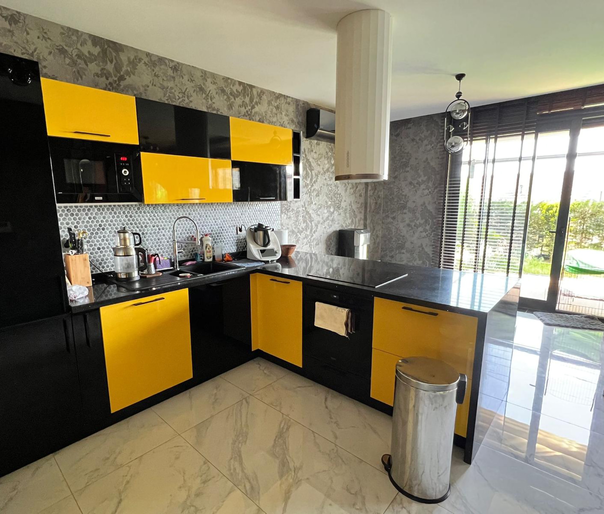 Luxuriöse 4+1 Gartenwohnung mit Meerblick und Burgblick in Alanya-Tepe