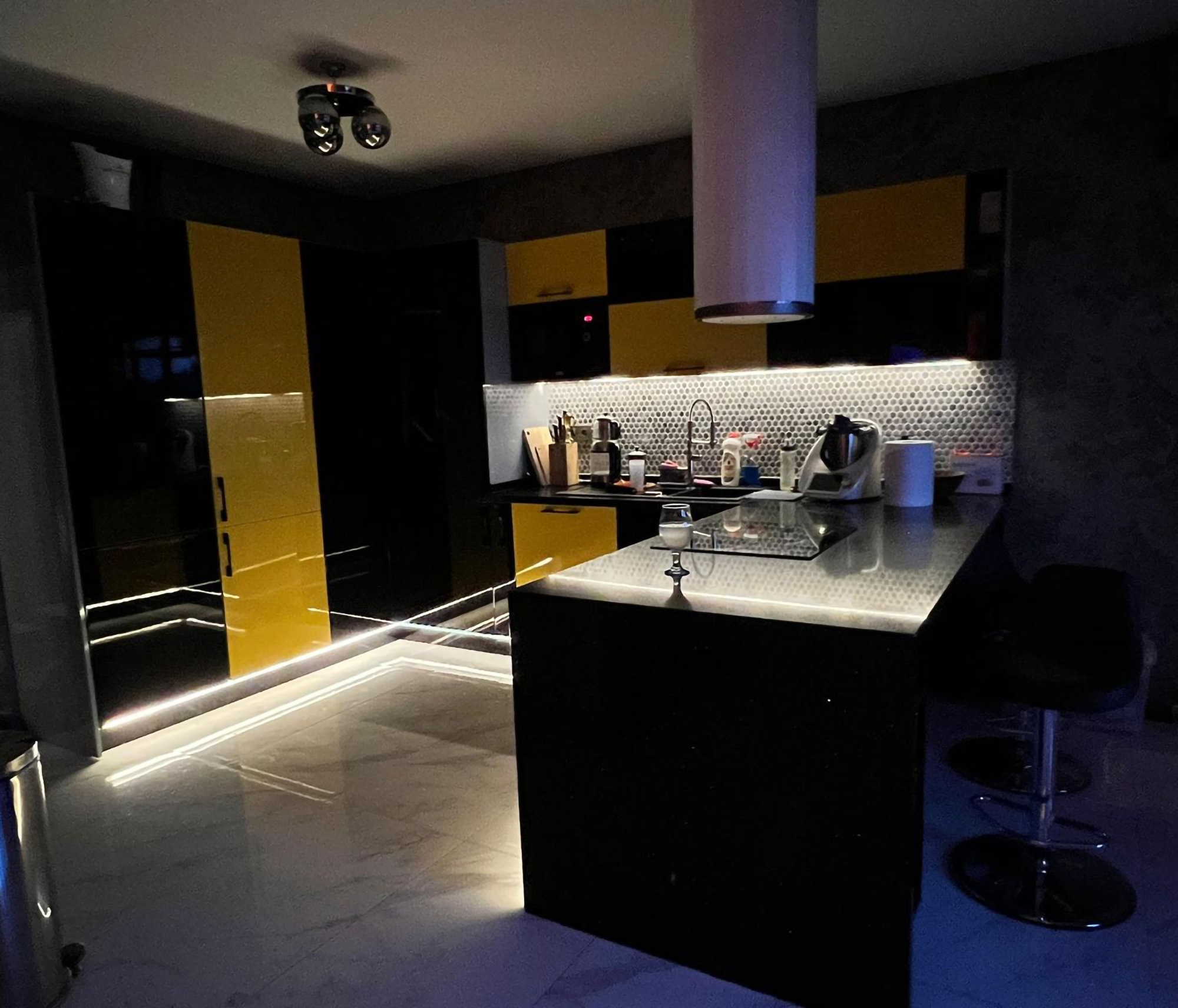 Luxuriöse 4+1 Gartenwohnung mit Meerblick und Burgblick in Alanya-Tepe