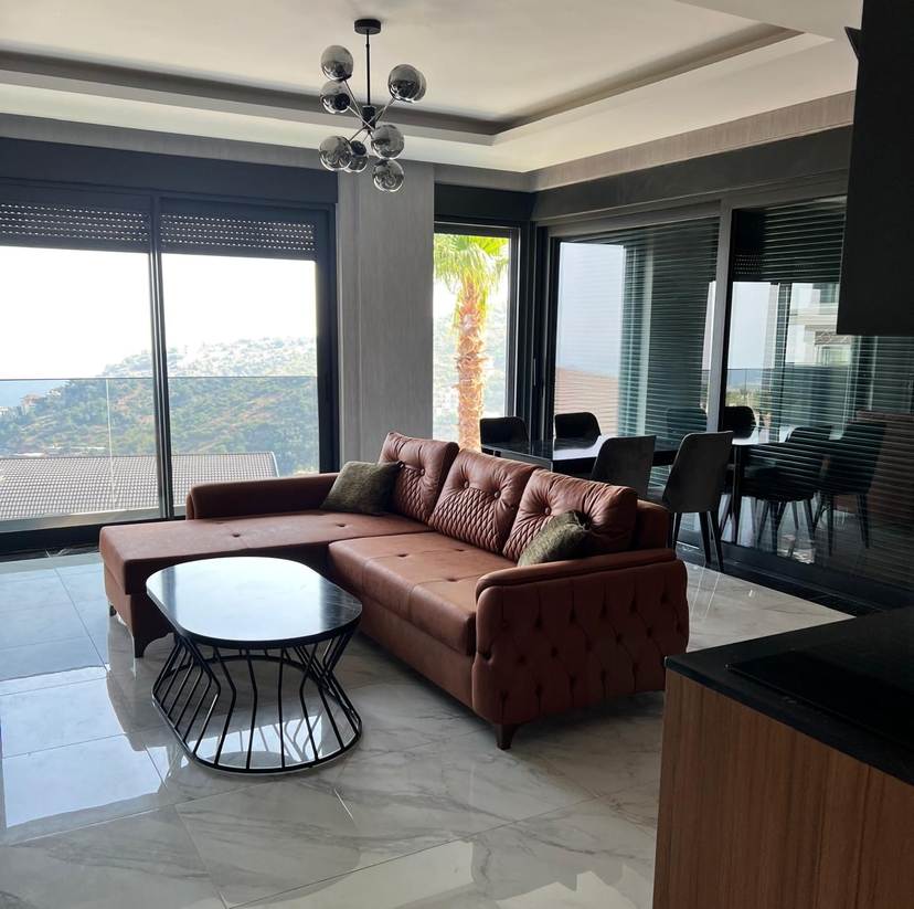 Luxuriöse 4+1 Gartenwohnung mit Meerblick und Burgblick in Alanya-Tepe