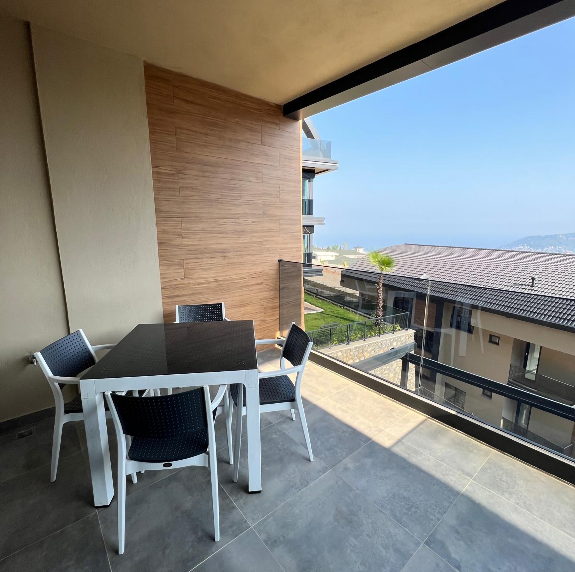 Luxuriöse 4+1 Gartenwohnung mit Meerblick und Burgblick in Alanya-Tepe