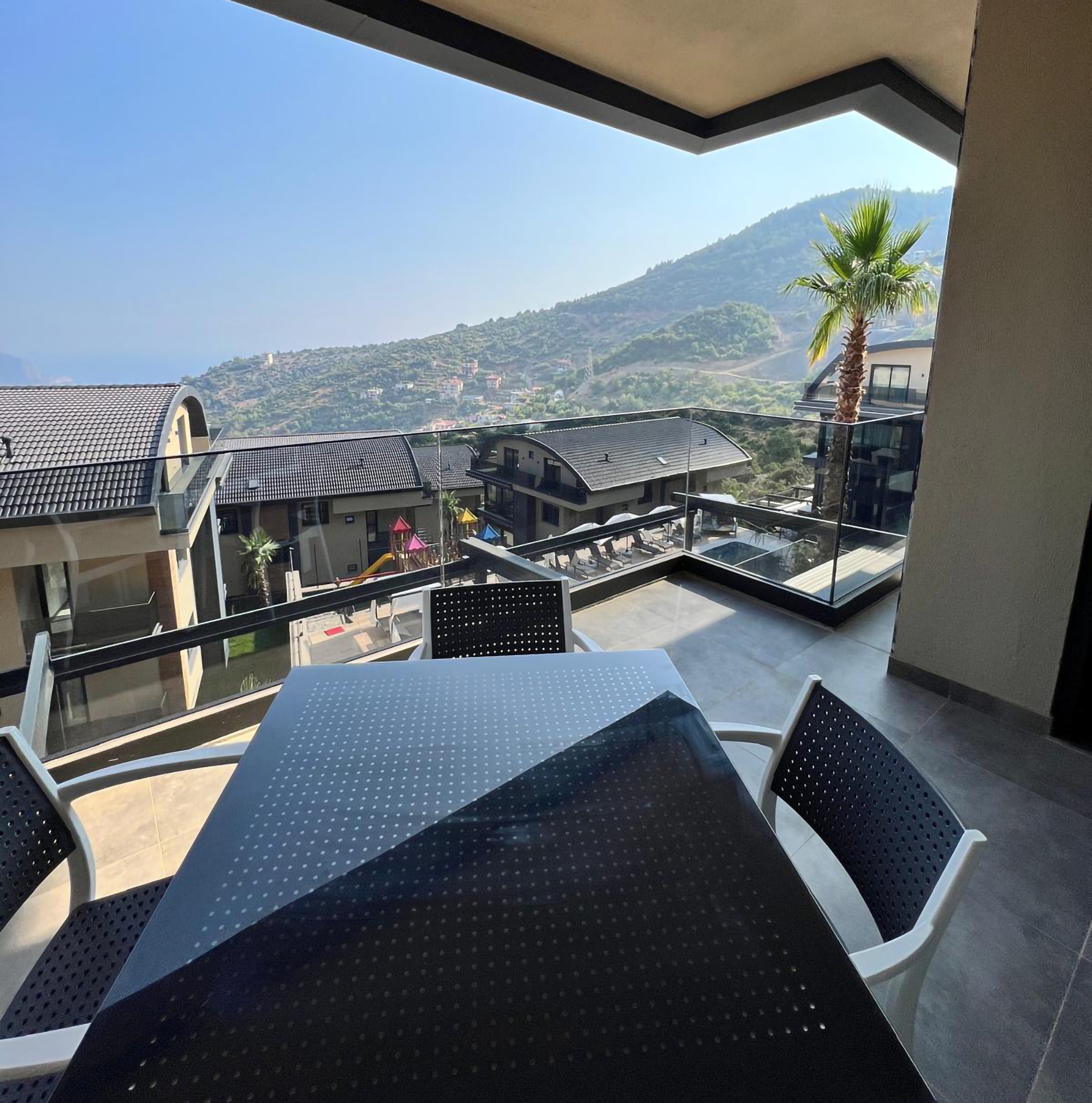 Luxuriöse 4+1 Gartenwohnung mit Meerblick und Burgblick in Alanya-Tepe