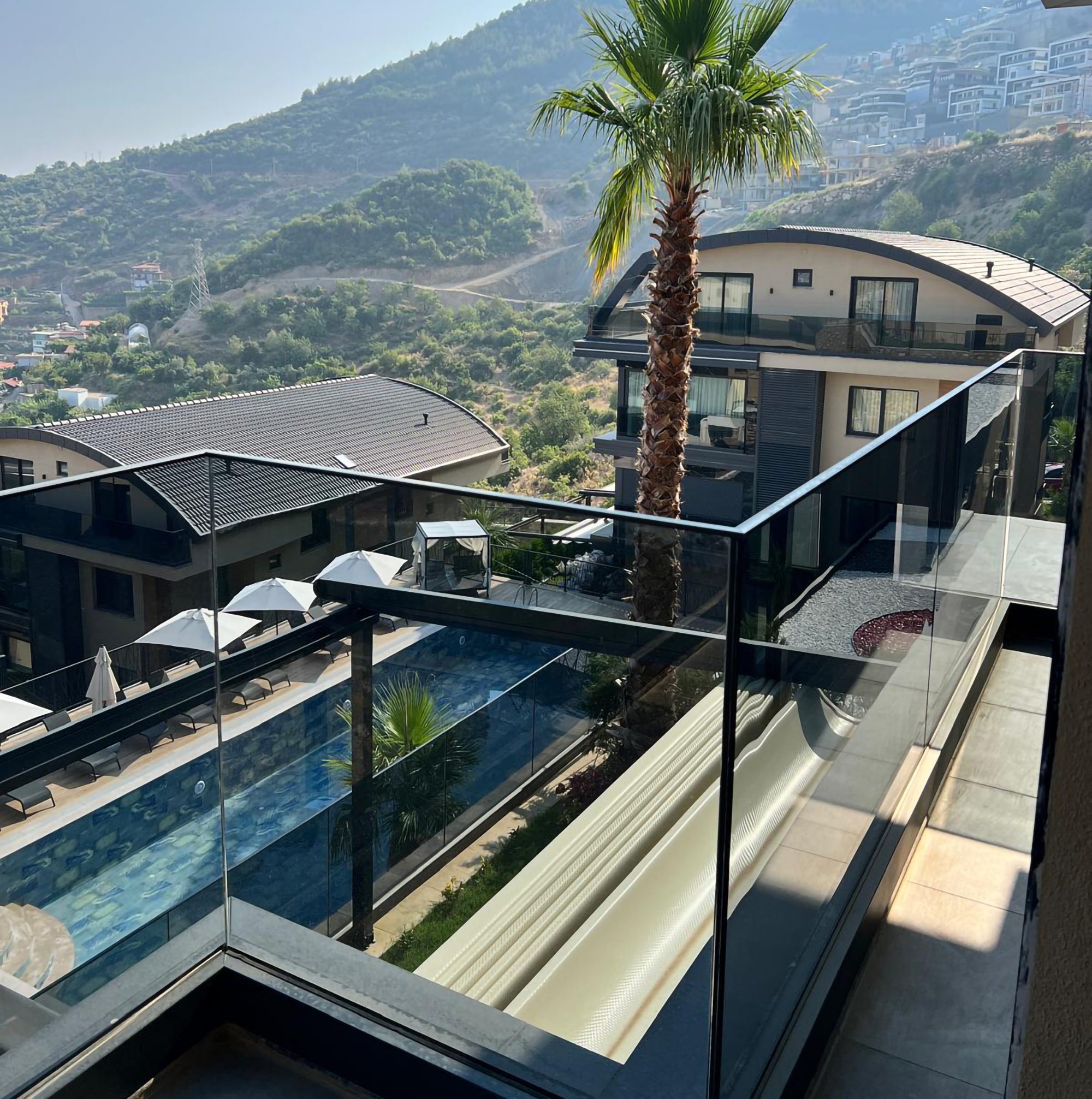 Luxuriöse 4+1 Gartenwohnung mit Meerblick und Burgblick in Alanya-Tepe