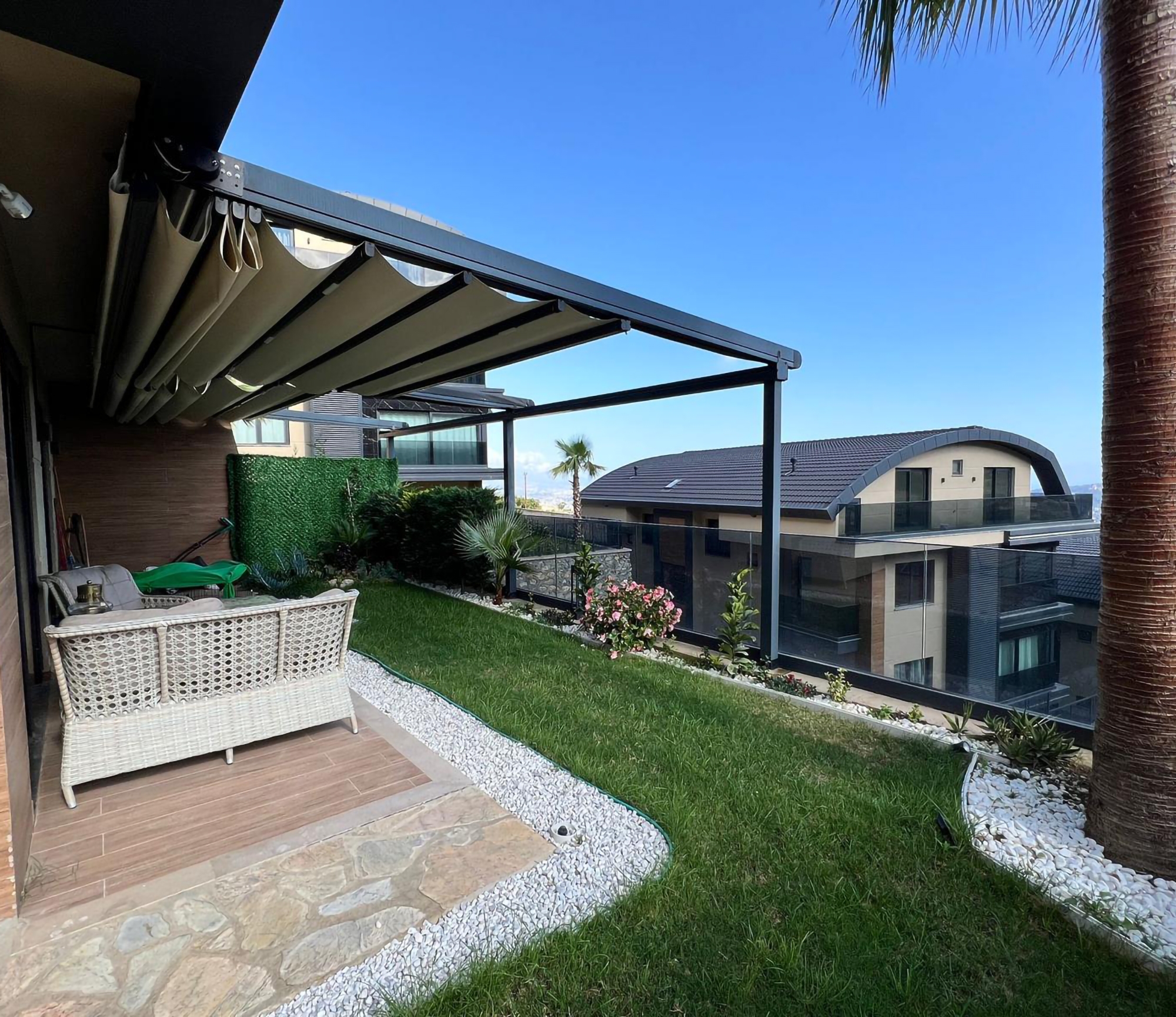 Luxuriöse 4+1 Gartenwohnung mit Meerblick und Burgblick in Alanya-Tepe