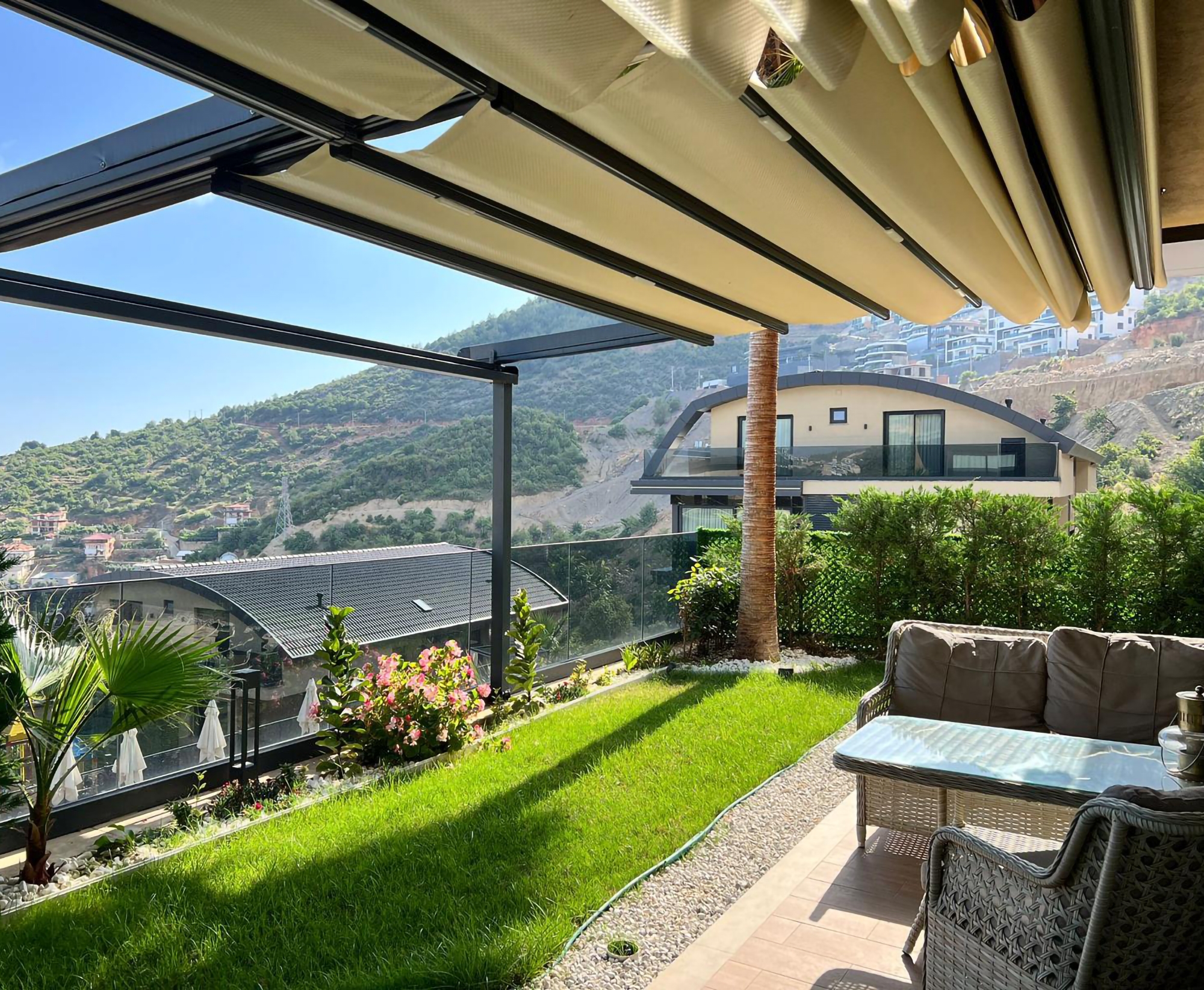 Luxuriöse 4+1 Gartenwohnung mit Meerblick und Burgblick in Alanya-Tepe