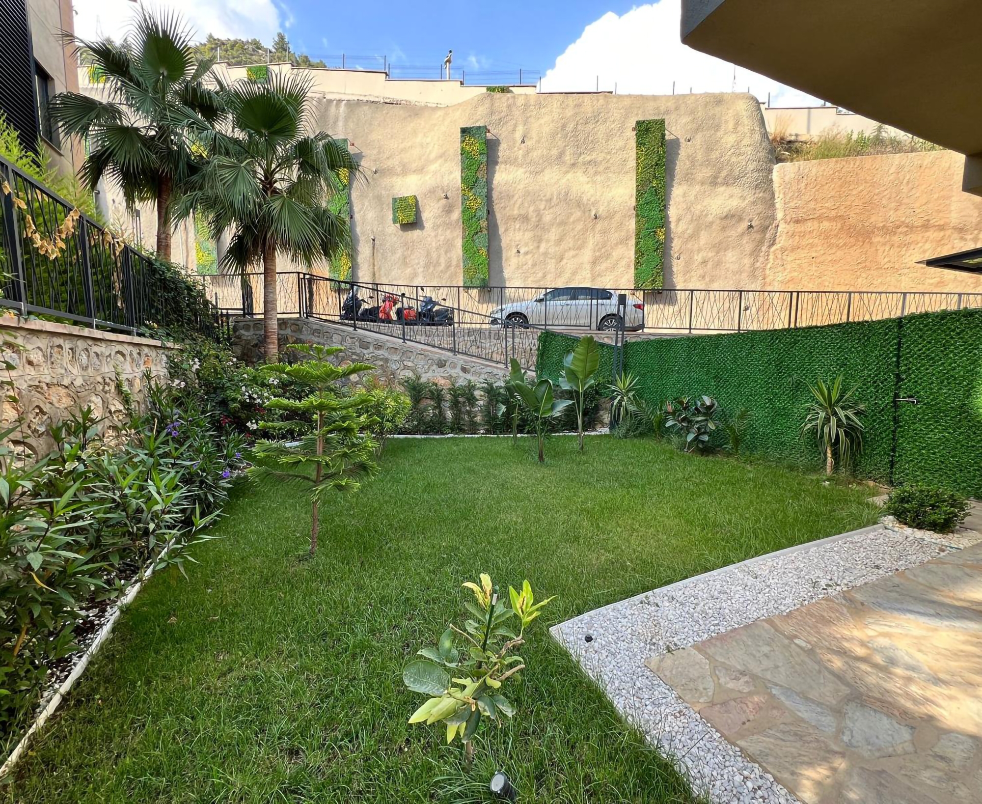 Luxuriöse 4+1 Gartenwohnung mit Meerblick und Burgblick in Alanya-Tepe