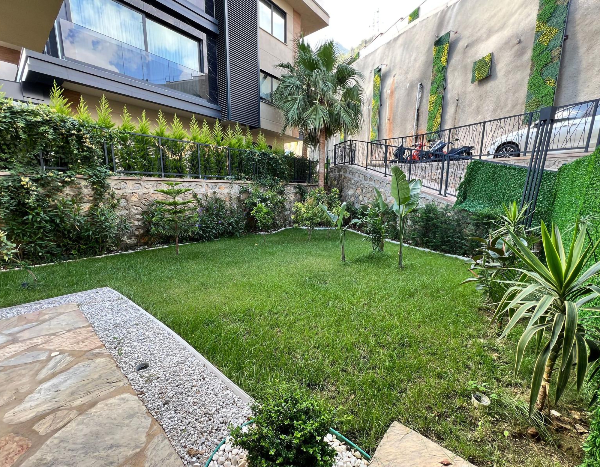 Luxuriöse 4+1 Gartenwohnung mit Meerblick und Burgblick in Alanya-Tepe