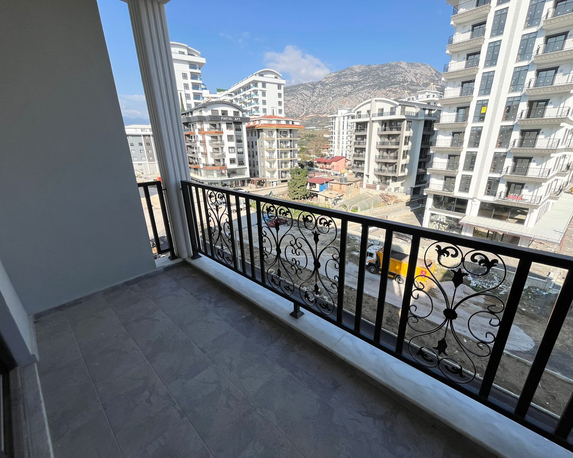 Mountain View 1+1 Apartment in Mahmutlar, Alanya
