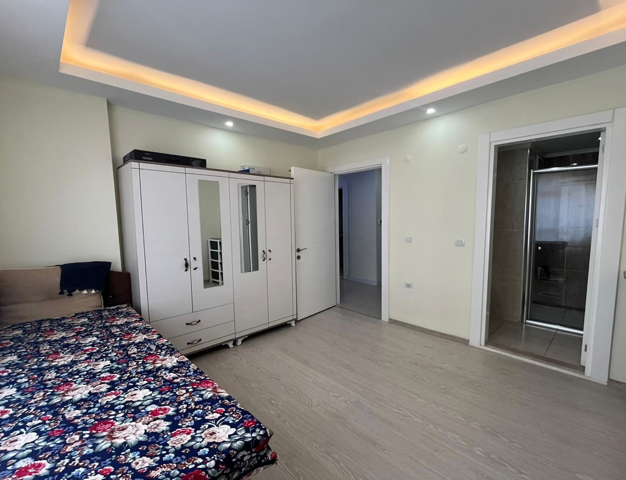 Lyxig 4+1 Takvåning med Bergsutsikt i Alanya