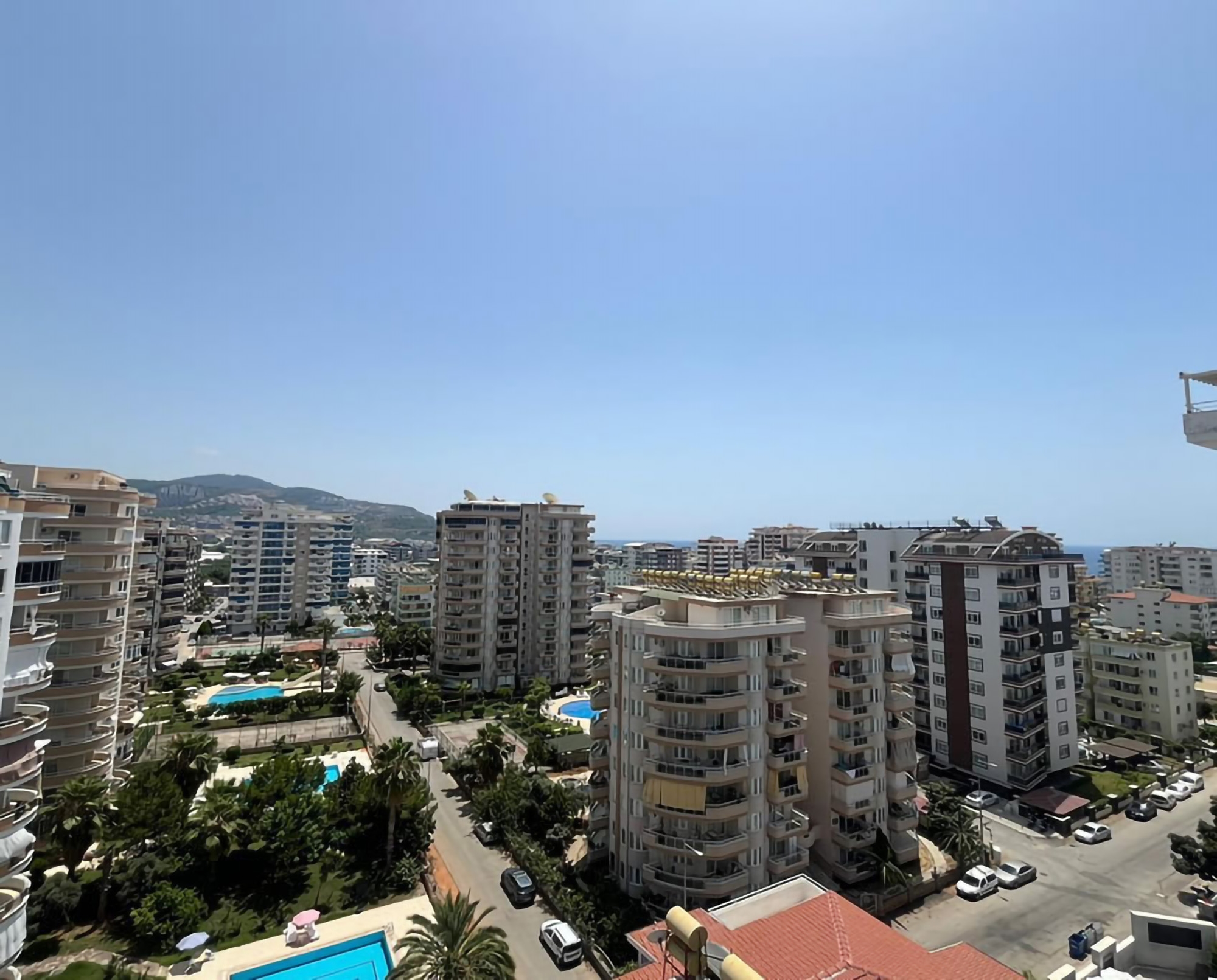 Lyxig 4+1 Takvåning med Bergsutsikt i Alanya