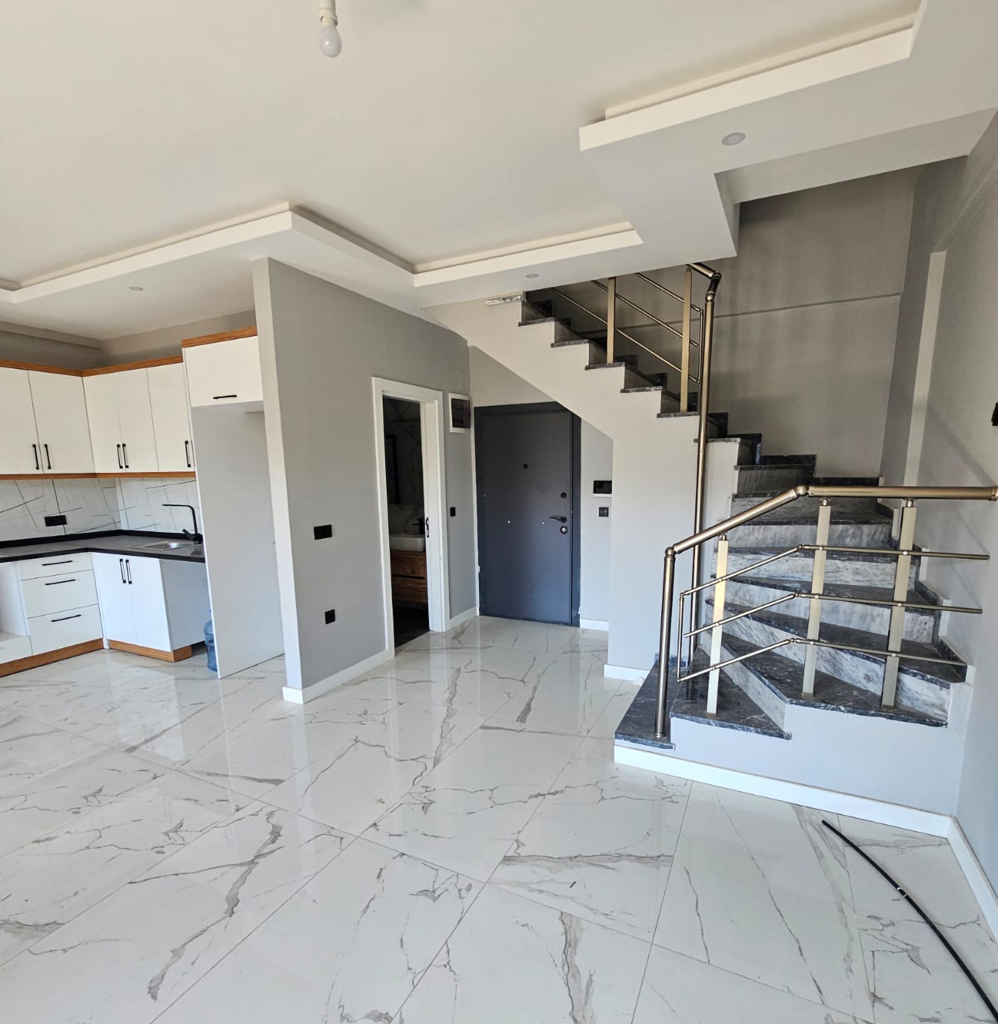 Luxurious 2+1 Penthouse with Mountain View in Avsallar, Alanya