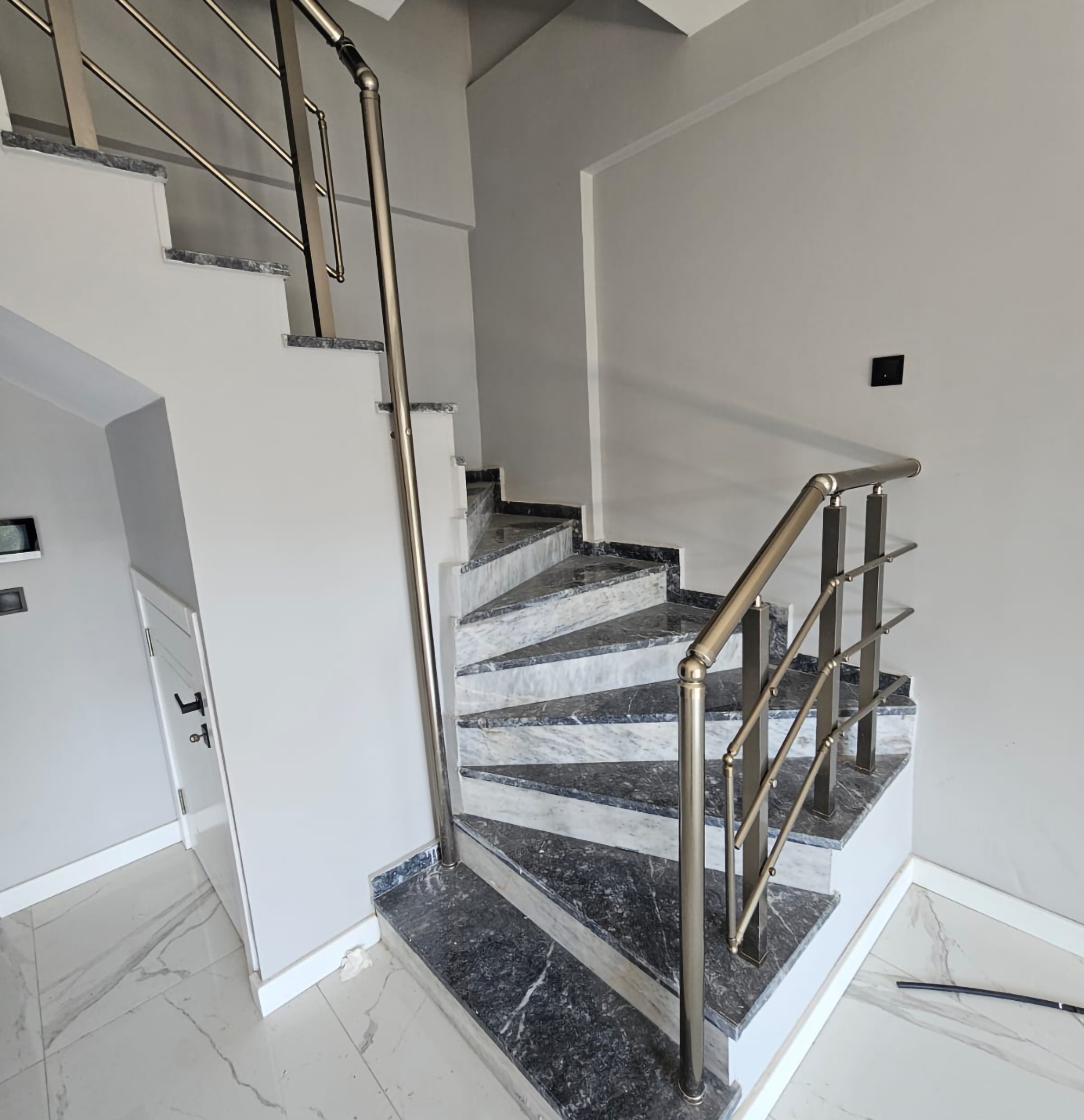 Luxurious 2+1 Penthouse with Mountain View in Avsallar, Alanya