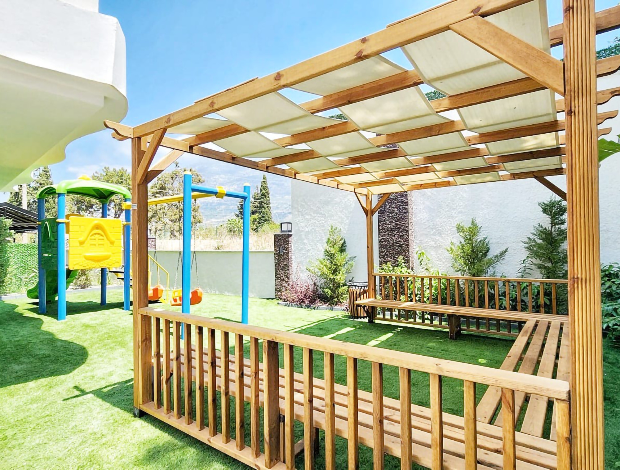 Luxury 1+1 Apartment with Mountain View in Mahmutlar, Alanya