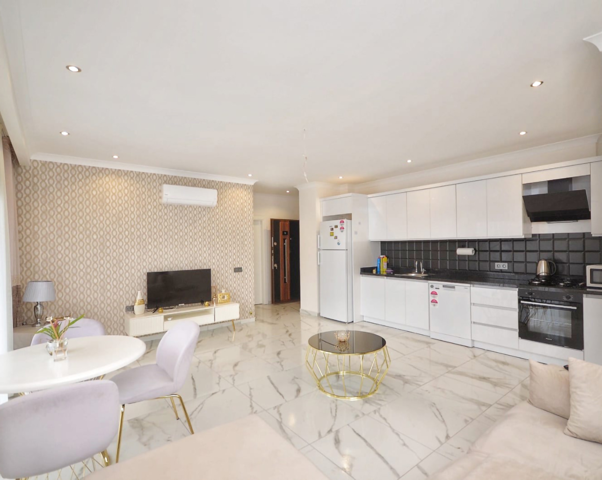 Luxury 1+1 Apartment with Mountain View in Mahmutlar, Alanya