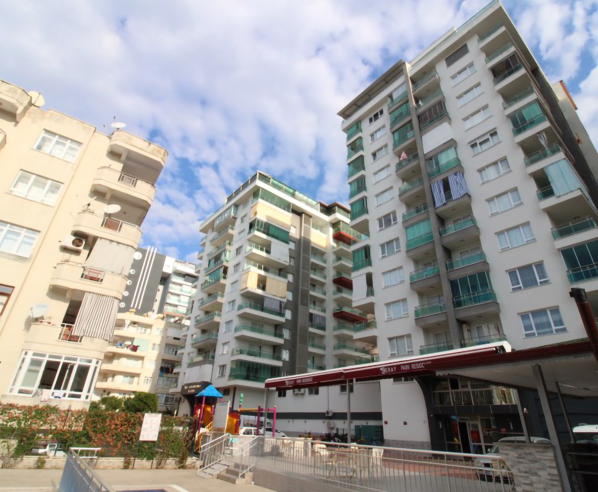Luxurious 2+1 Apartment with Mountain View in Mahmutlar