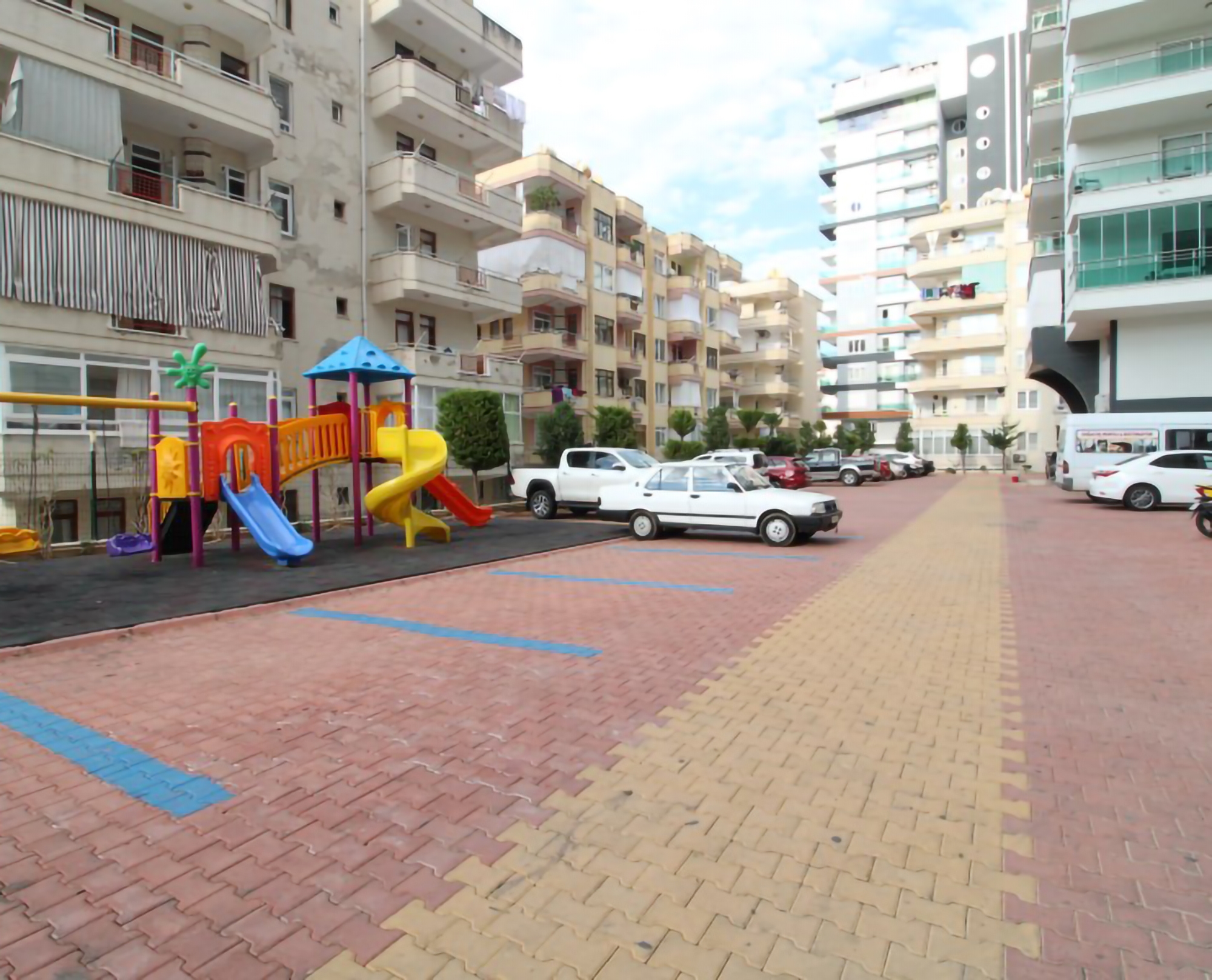 Luxurious 2+1 Apartment with Mountain View in Mahmutlar