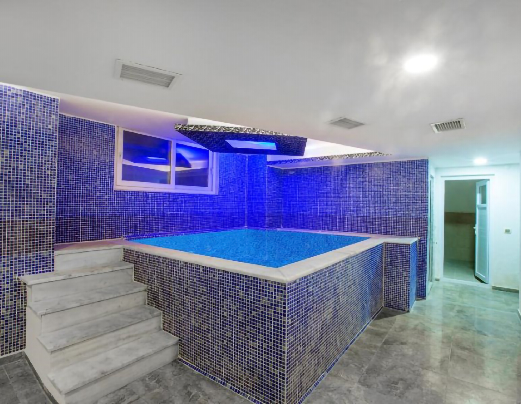 Luxurious 2+1 Apartment with Mountain View in Mahmutlar