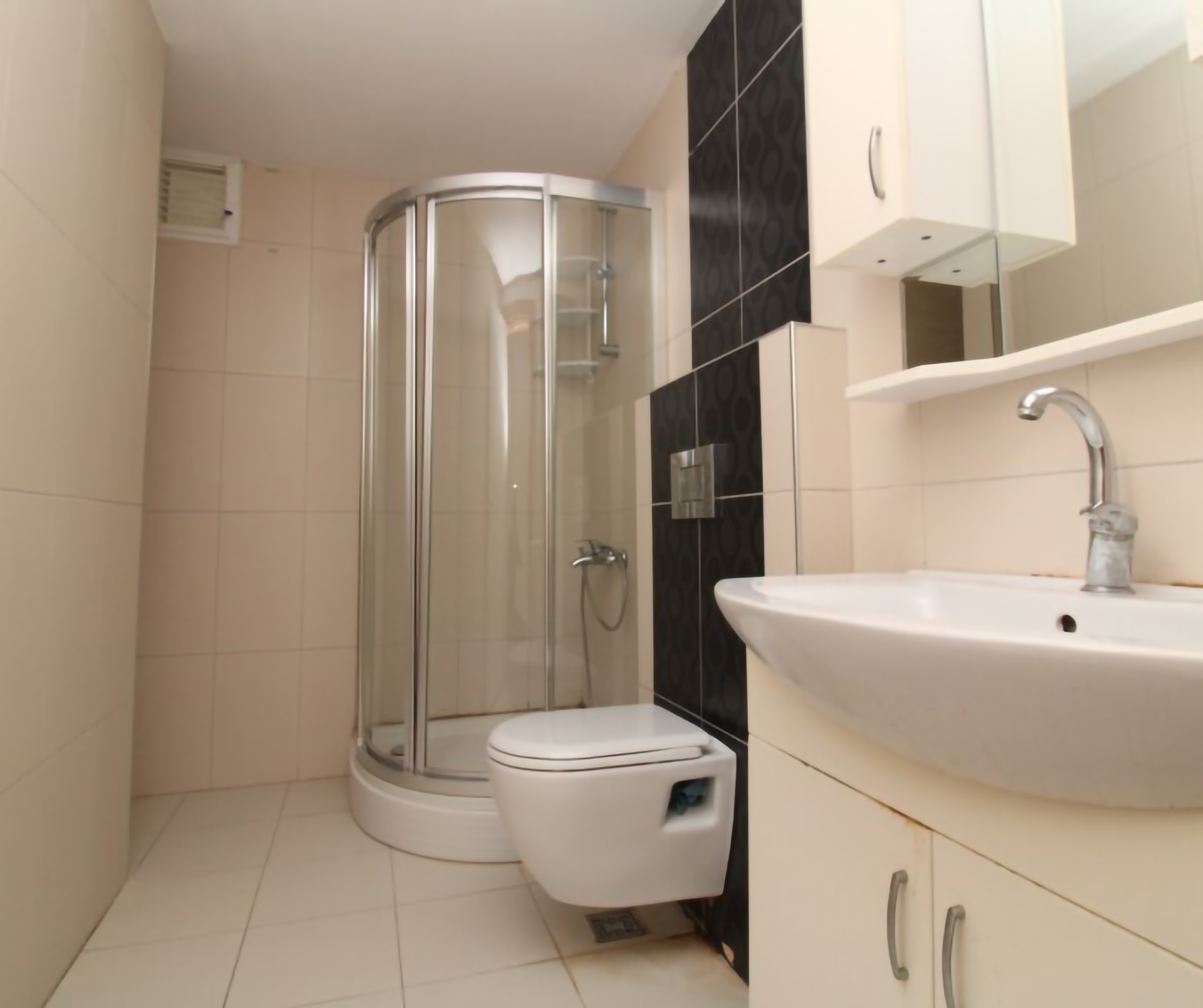 Luxurious 2+1 Apartment with Mountain View in Mahmutlar