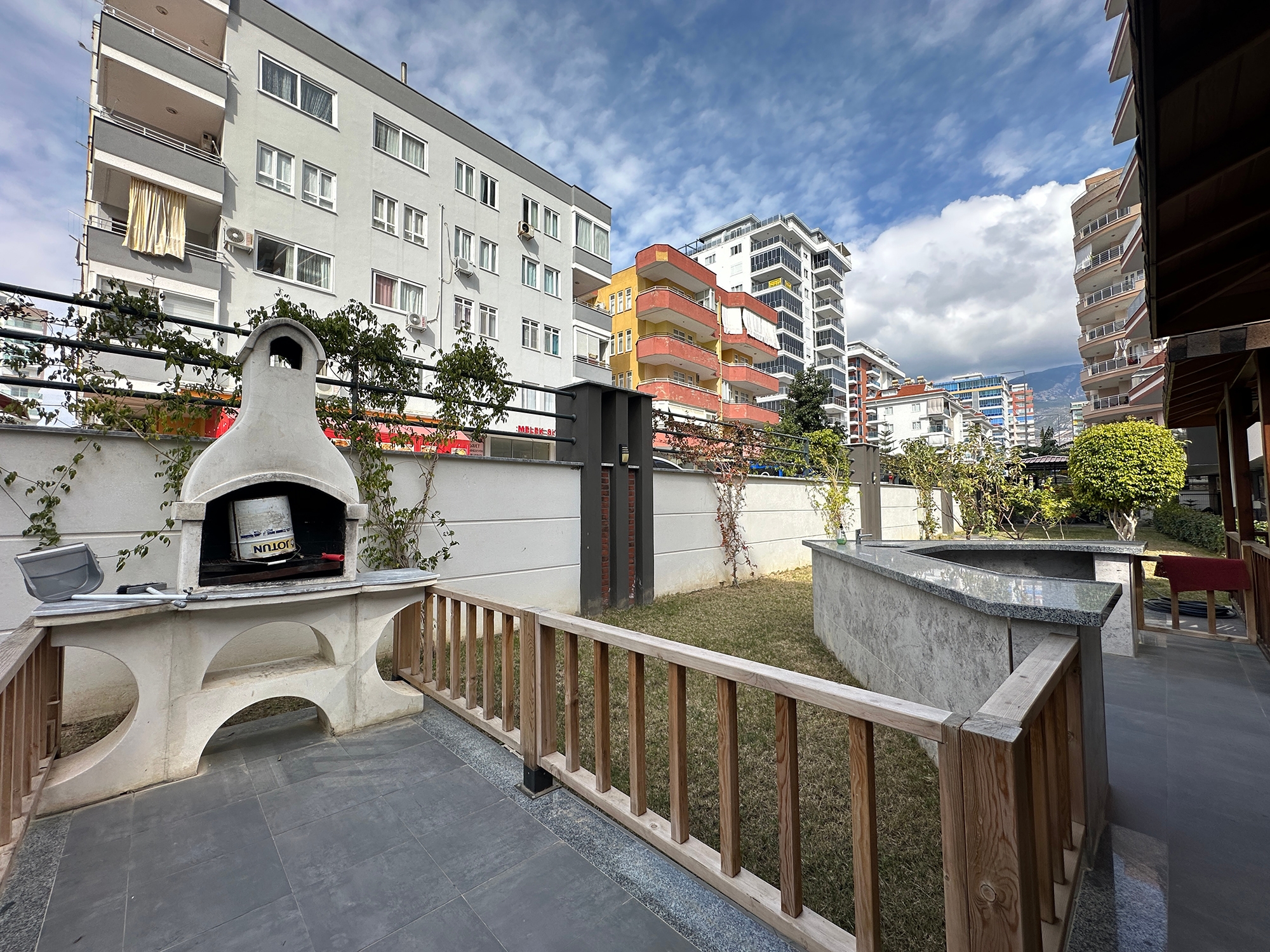 Luxuriöses 1+1 Apartment mit Bergblick in Mahmutlar, Alanya