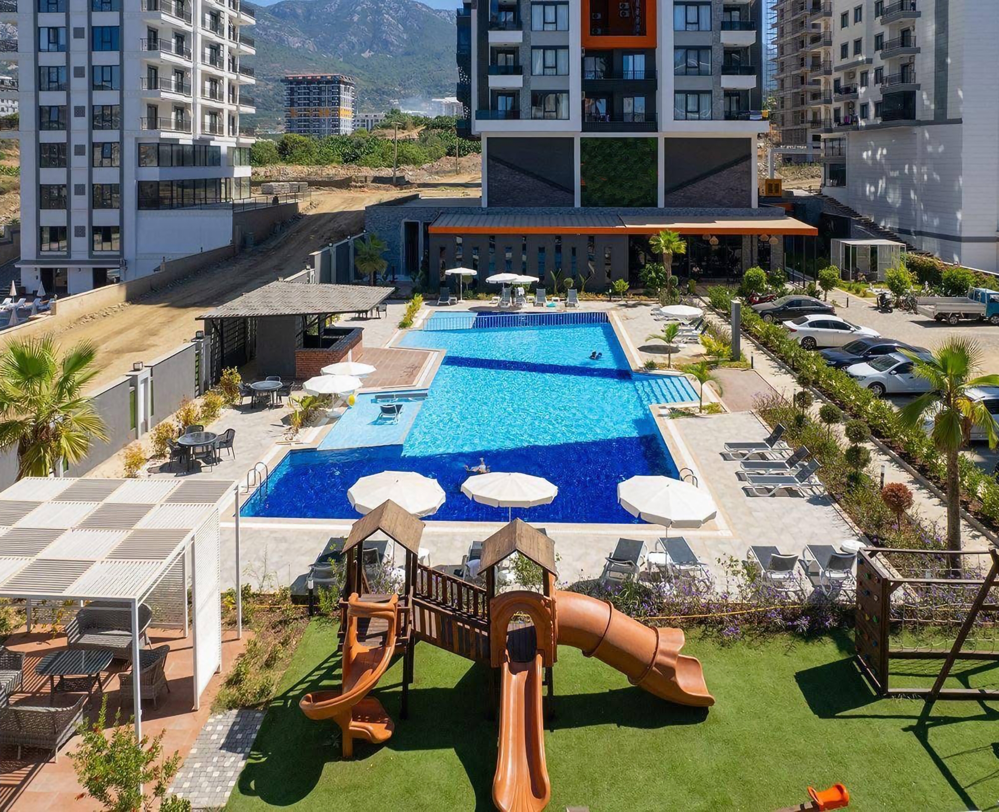 Luxurious 1+1 Apartment with Mountain View, Alanya