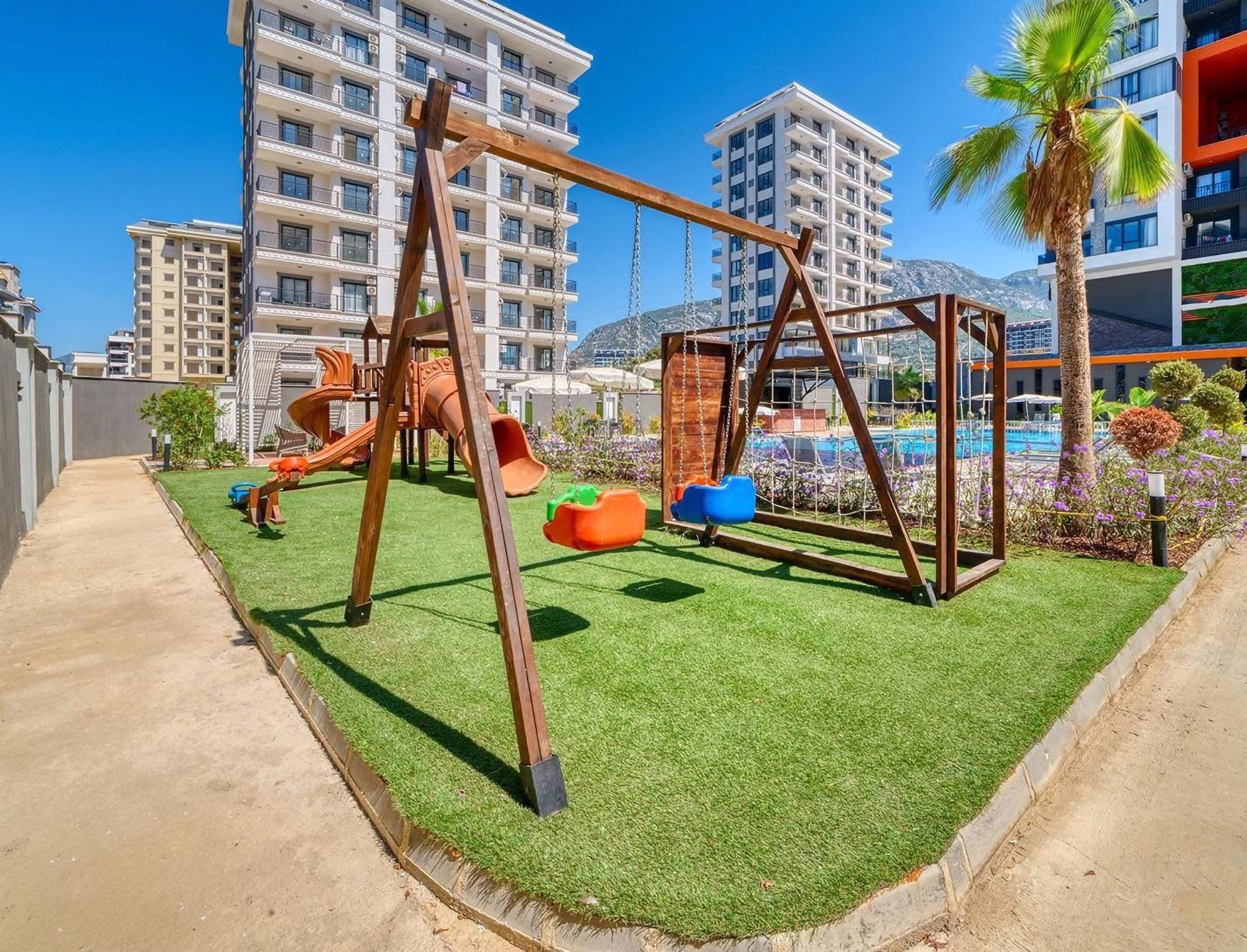 Luxurious 1+1 Apartment with Mountain View, Alanya