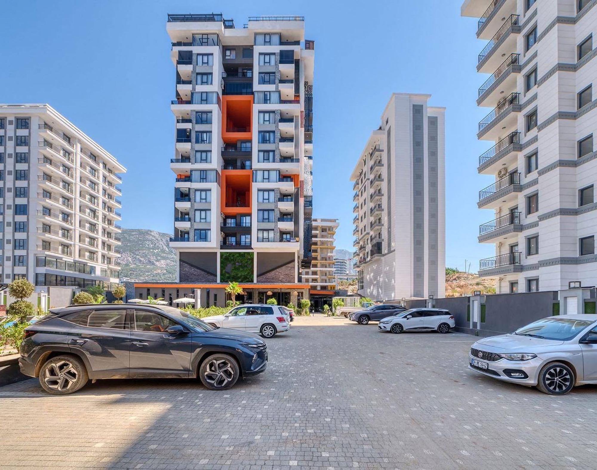 Luxurious 1+1 Apartment with Mountain View, Alanya
