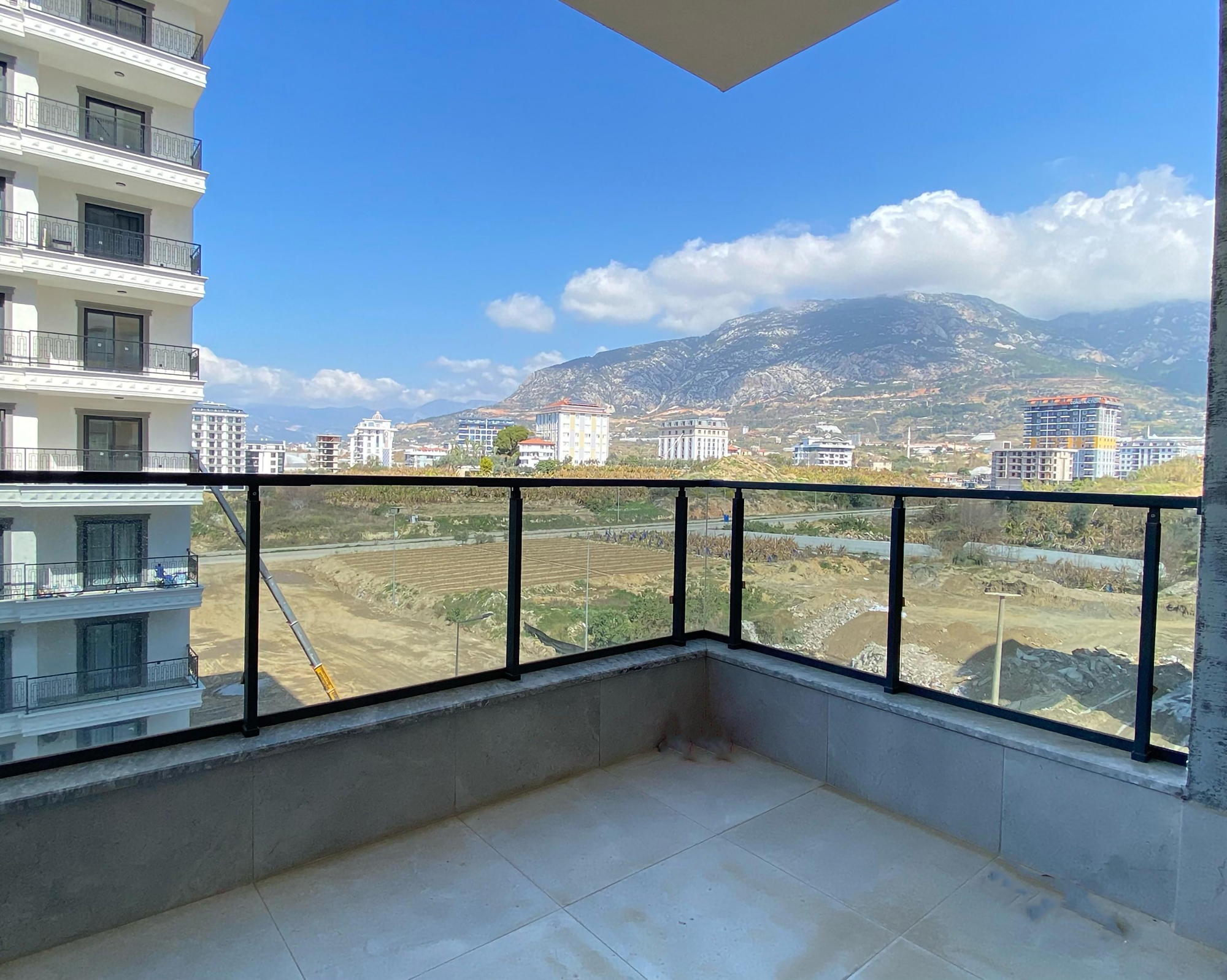 Luxurious 1+1 Apartment with Mountain View, Alanya