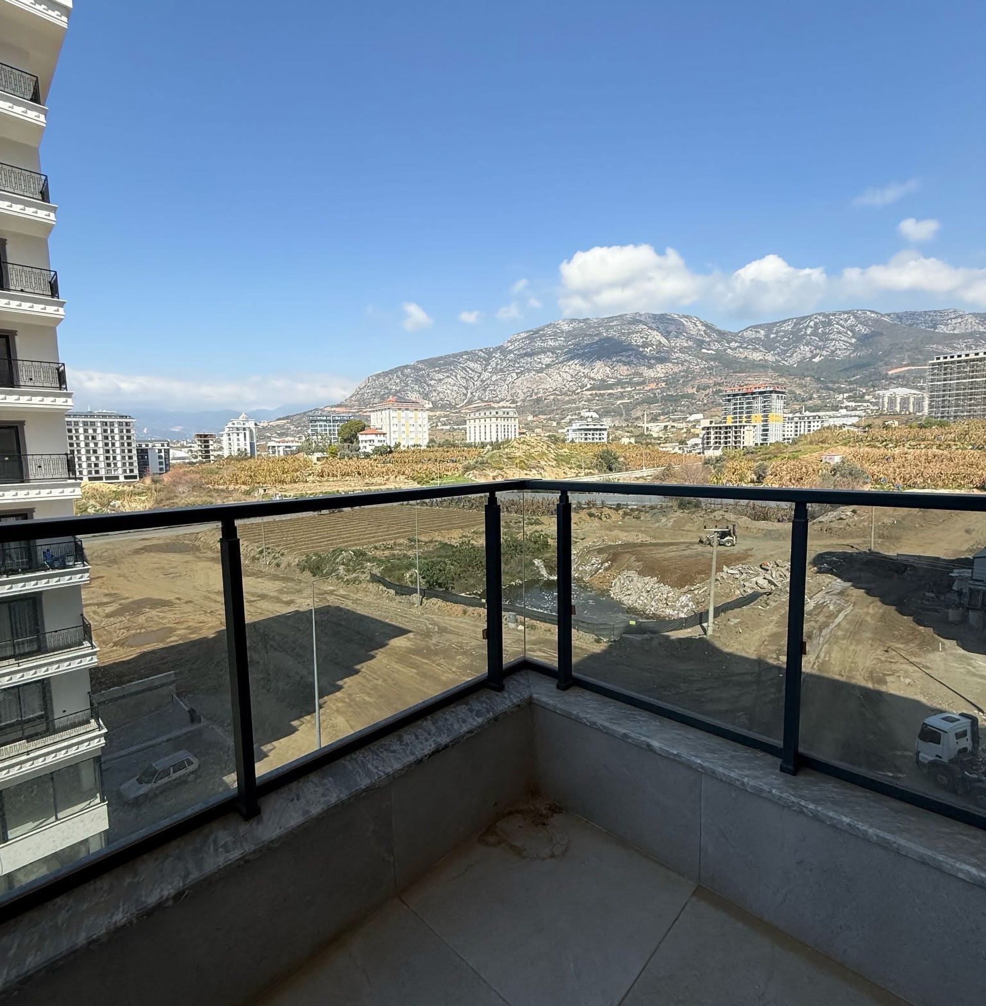 Luxurious 1+1 Apartment with Mountain View, Alanya