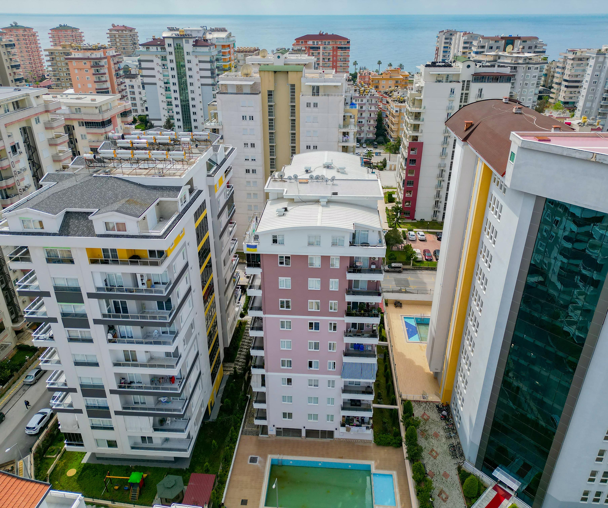 Spacious 3+1 Apartment with Mountain Views in Mahmutlar
