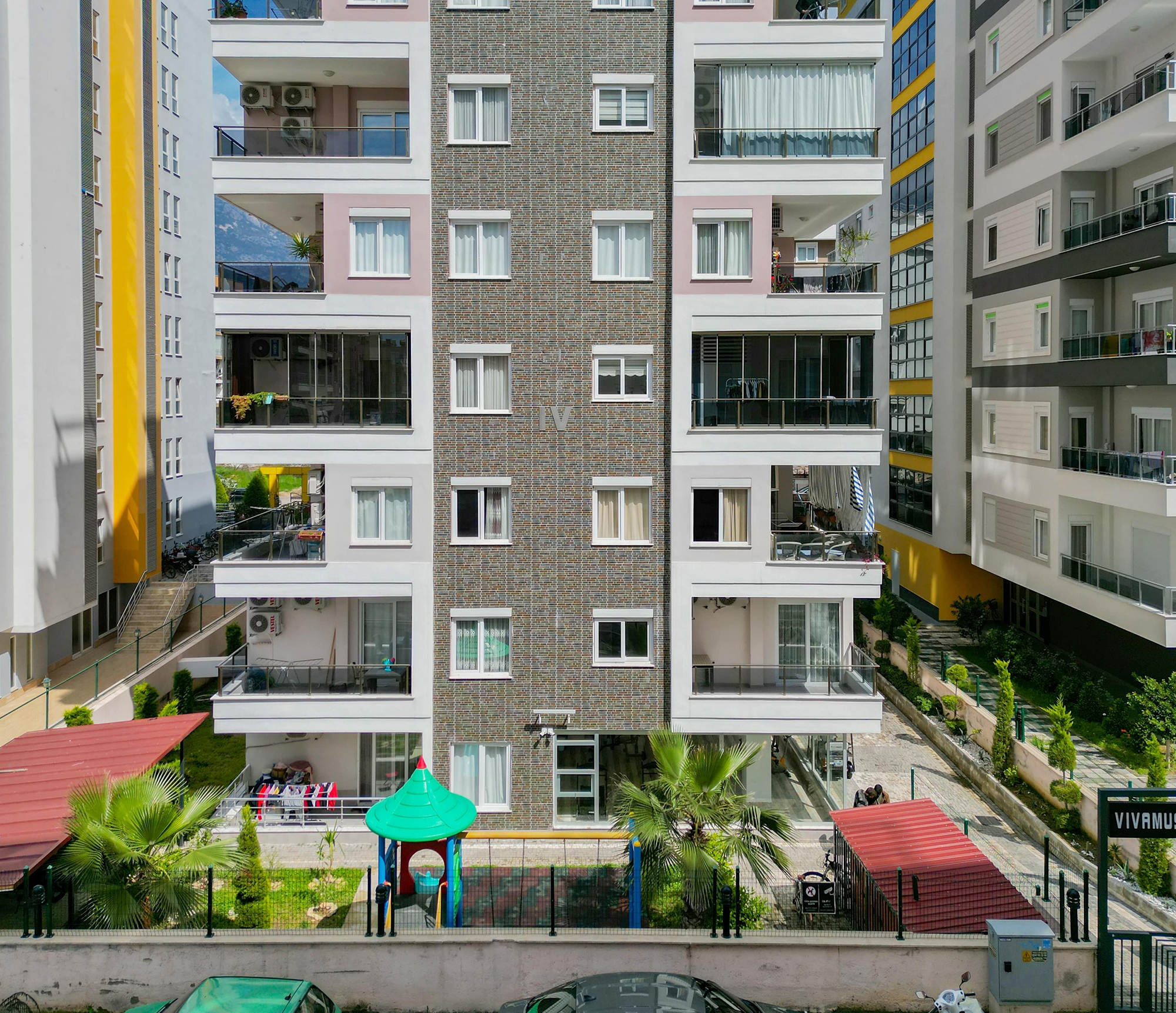 Spacious 3+1 Apartment with Mountain Views in Mahmutlar