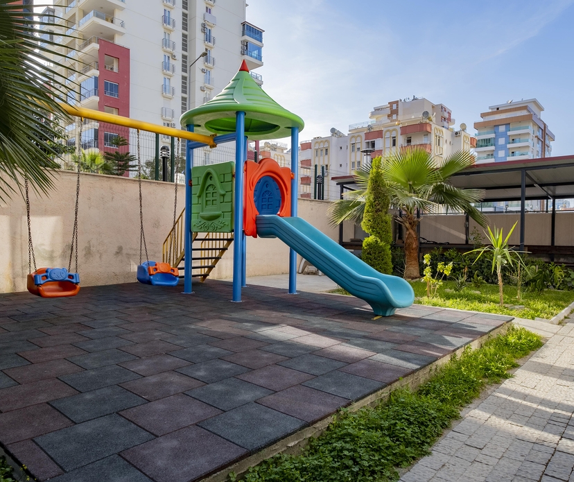 Spacious 3+1 Apartment with Mountain Views in Mahmutlar