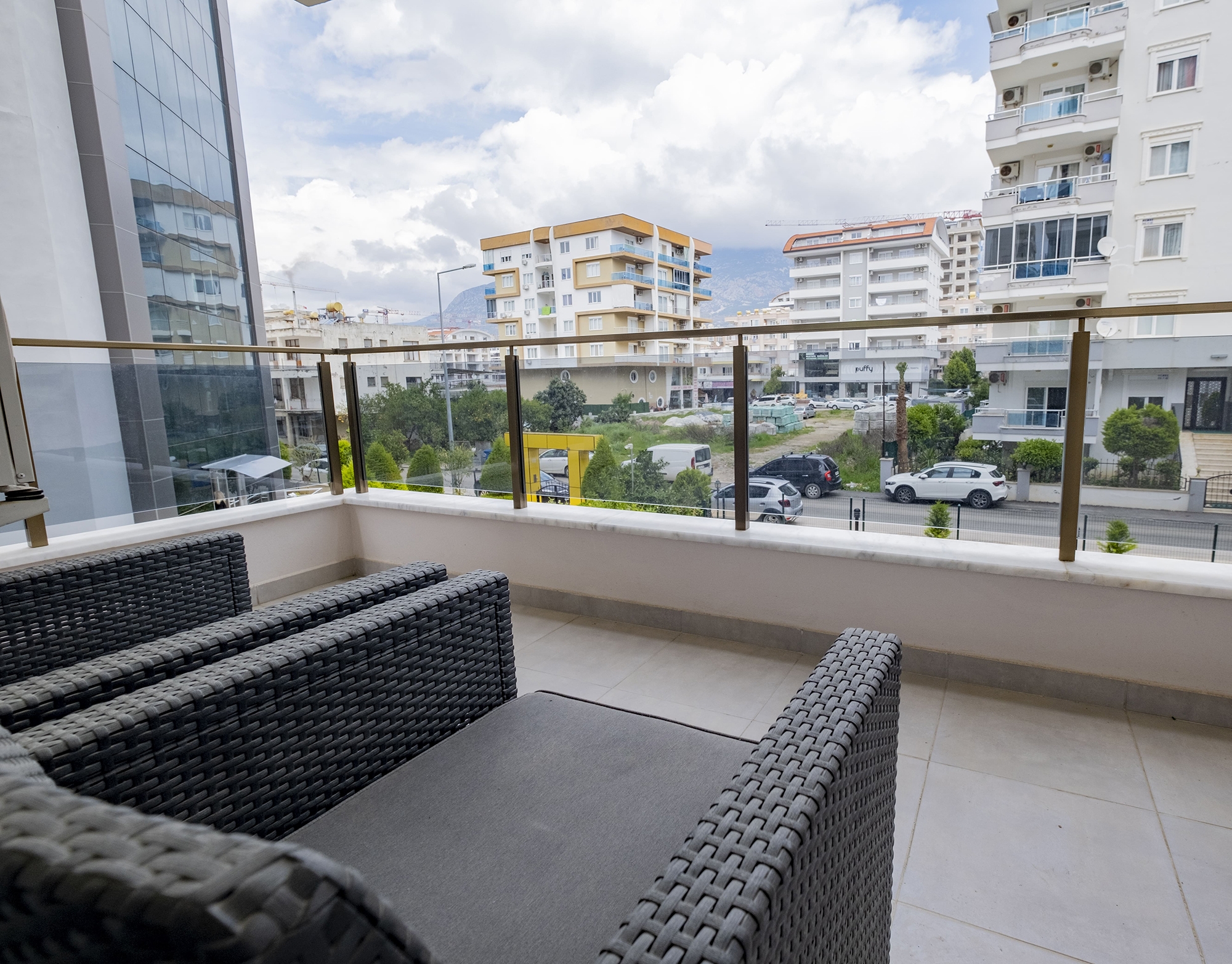 Spacious 3+1 Apartment with Mountain Views in Mahmutlar
