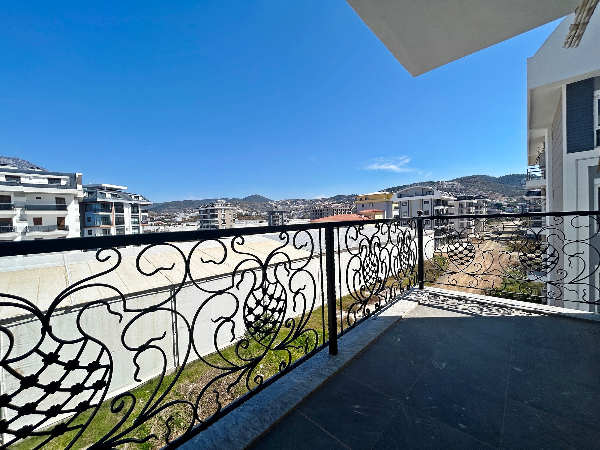 Bergblick 1+1 Wohnung in Kargicak, Alanya