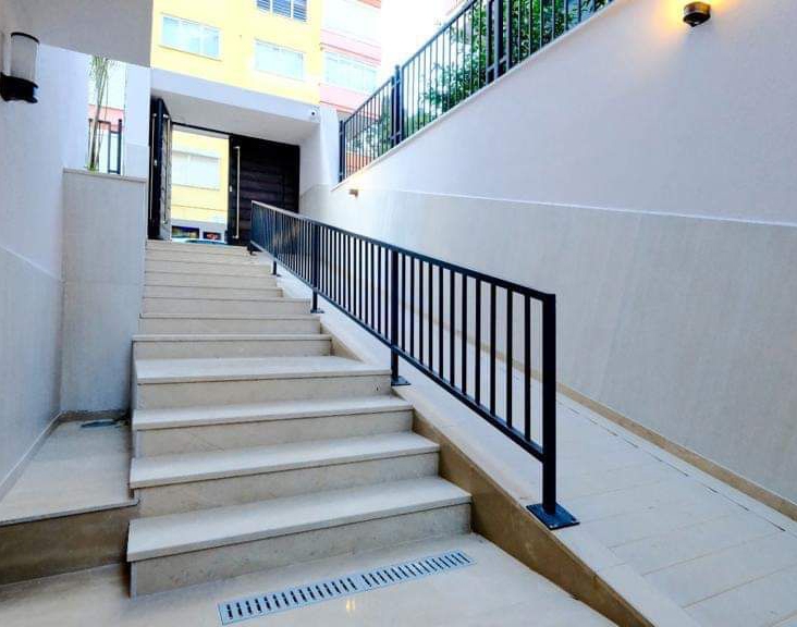 Luxuriöses 1+1 Apartment mit Bergblick im Zentrum von Alanya