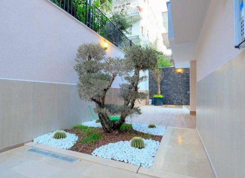 Luxuriöses 1+1 Apartment mit Bergblick im Zentrum von Alanya