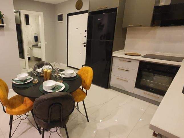 Luxuriöses 1+1 Apartment mit Bergblick im Zentrum von Alanya