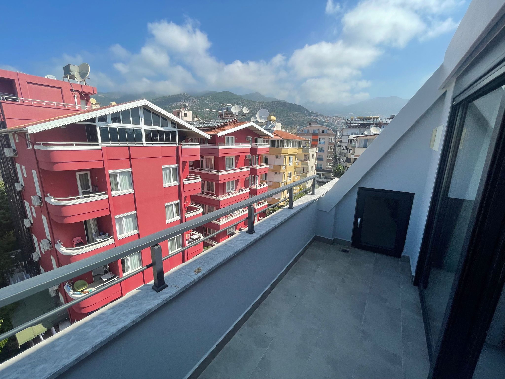 Luksus 2+1 Penthouse med Bjergudsigt i Alanya Centrum