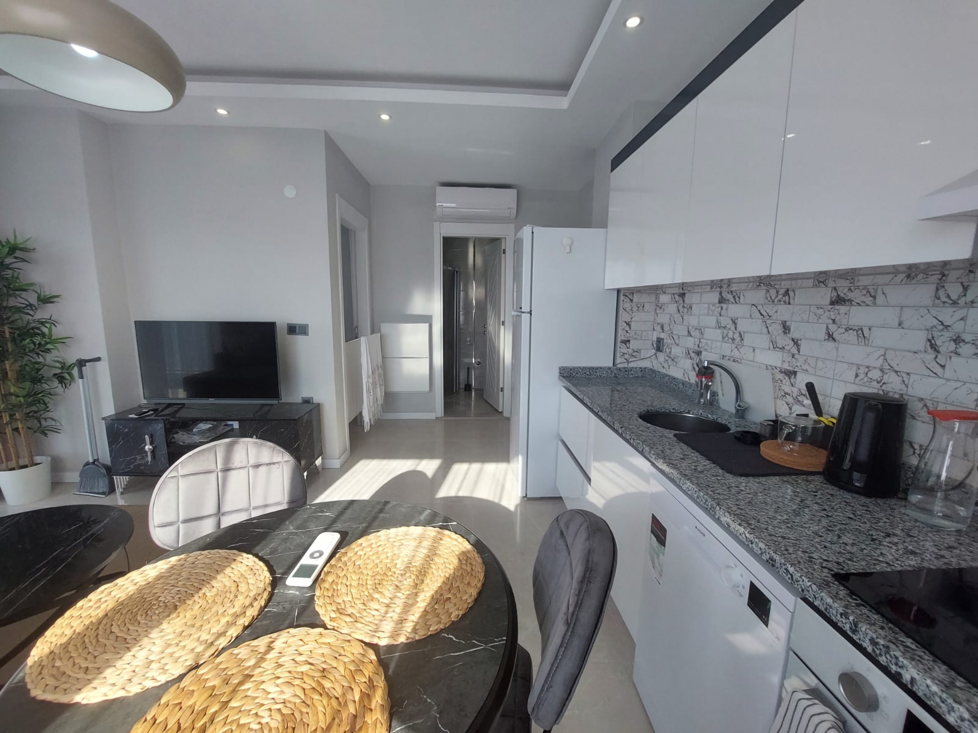 Ylellinen 1+1 huoneisto vuorinäköalalla, Alanya - Avsallar