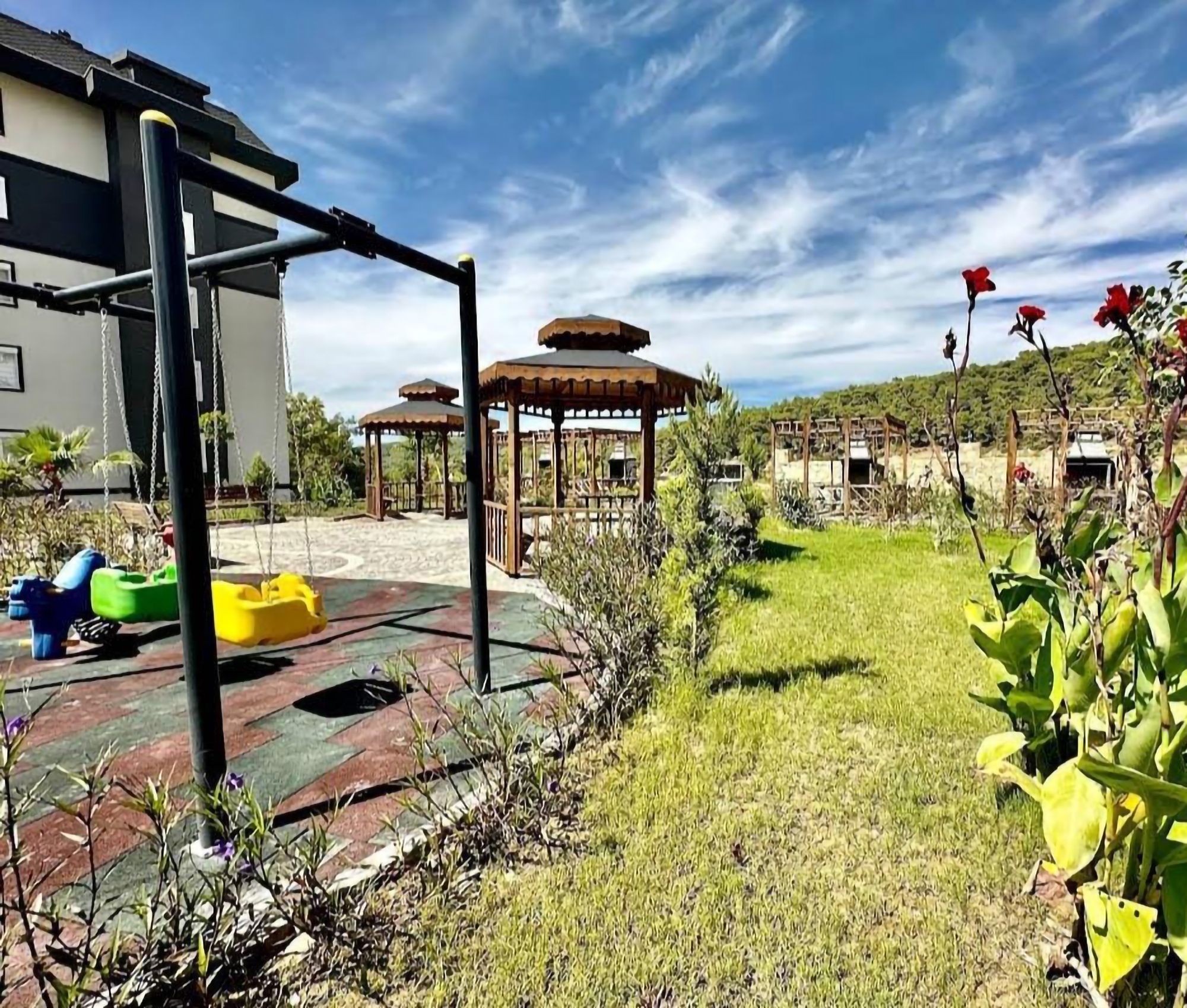 Luxuriöses 1+1 Apartment mit Bergblick in Avsallar