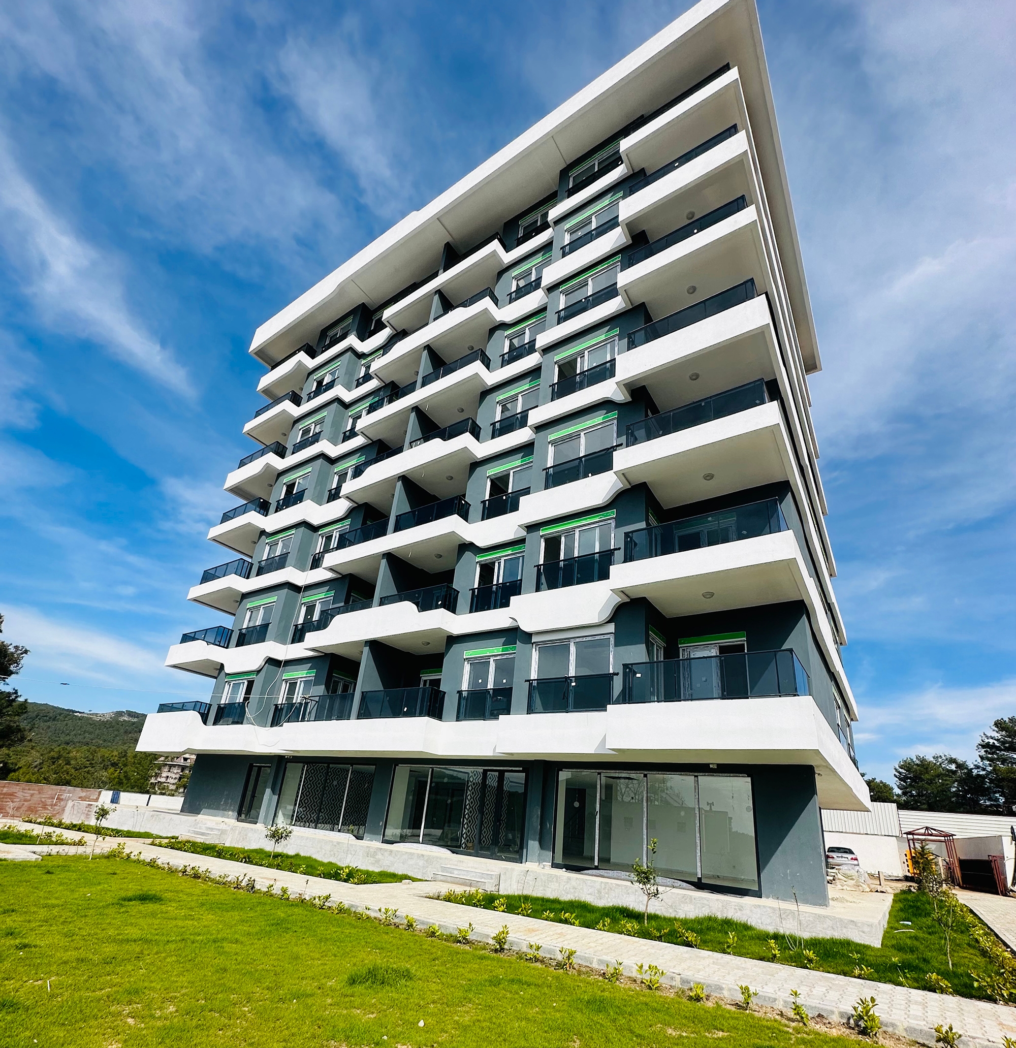 Luxurious 1+1 Apartment with Mountain View in Avsallar