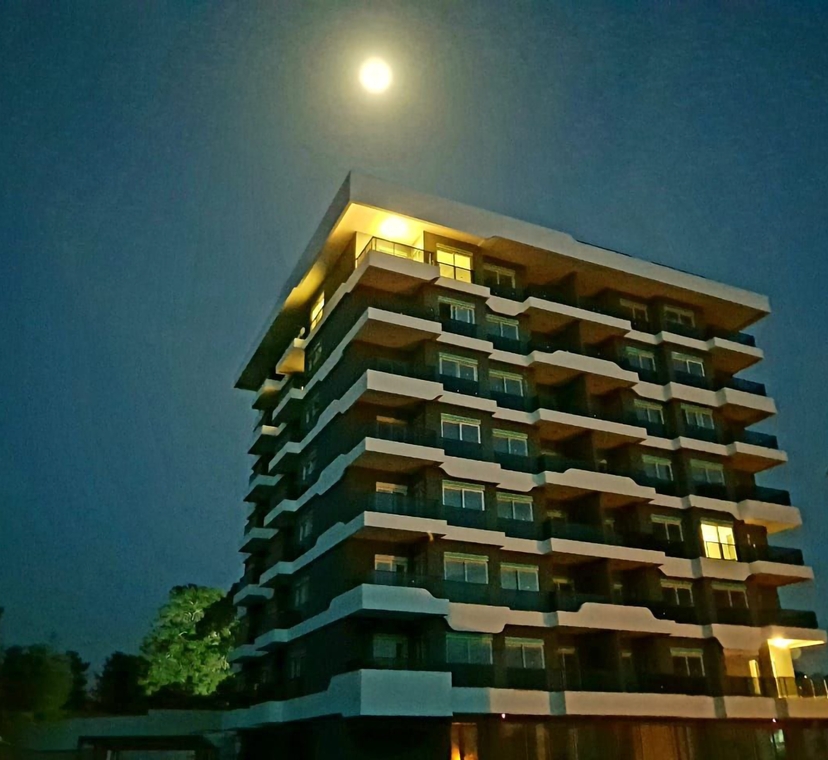 Luxurious 1+1 Apartment with Mountain View in Avsallar