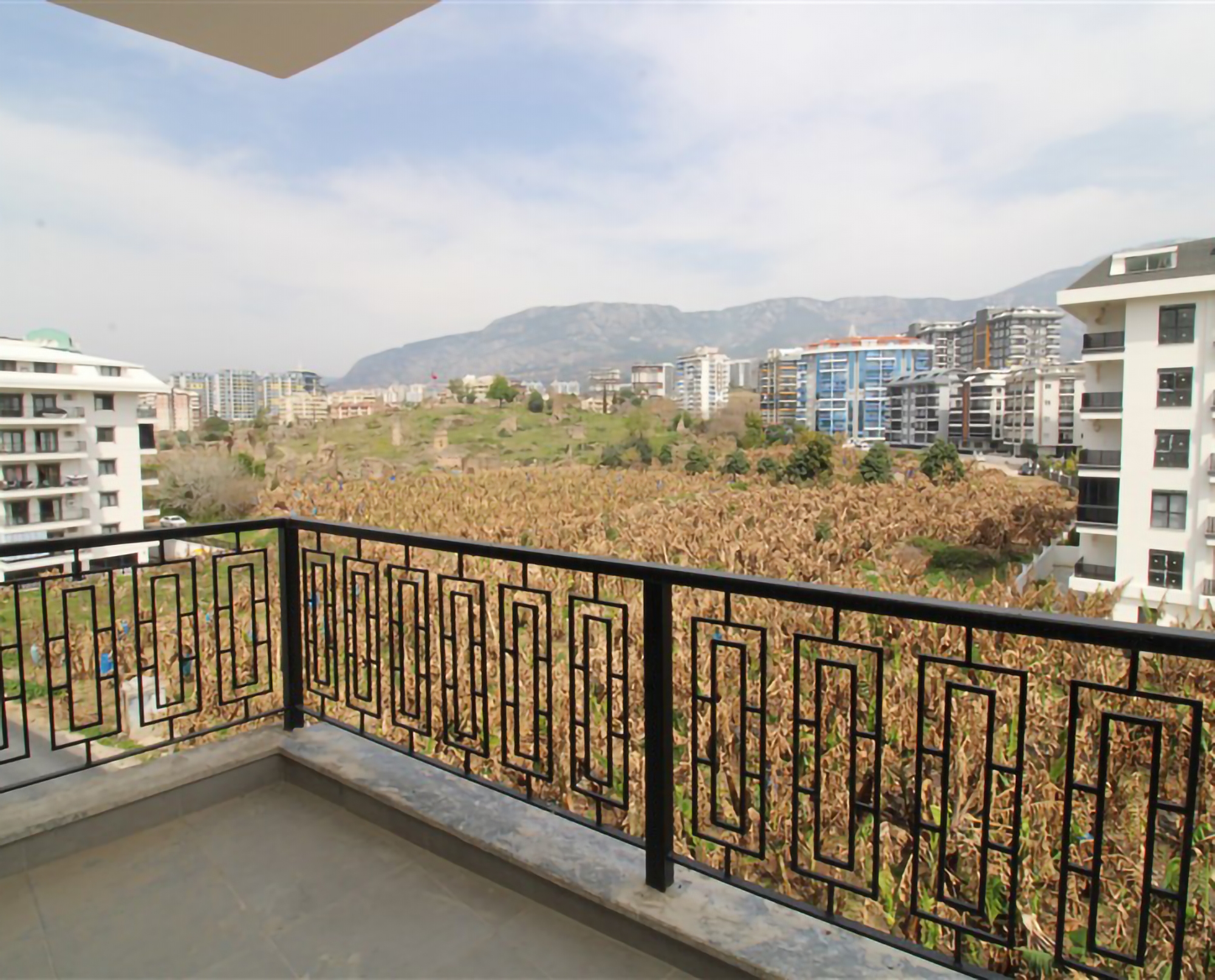 Mountain View 1+1 Apartment in Mahmutlar, Alanya