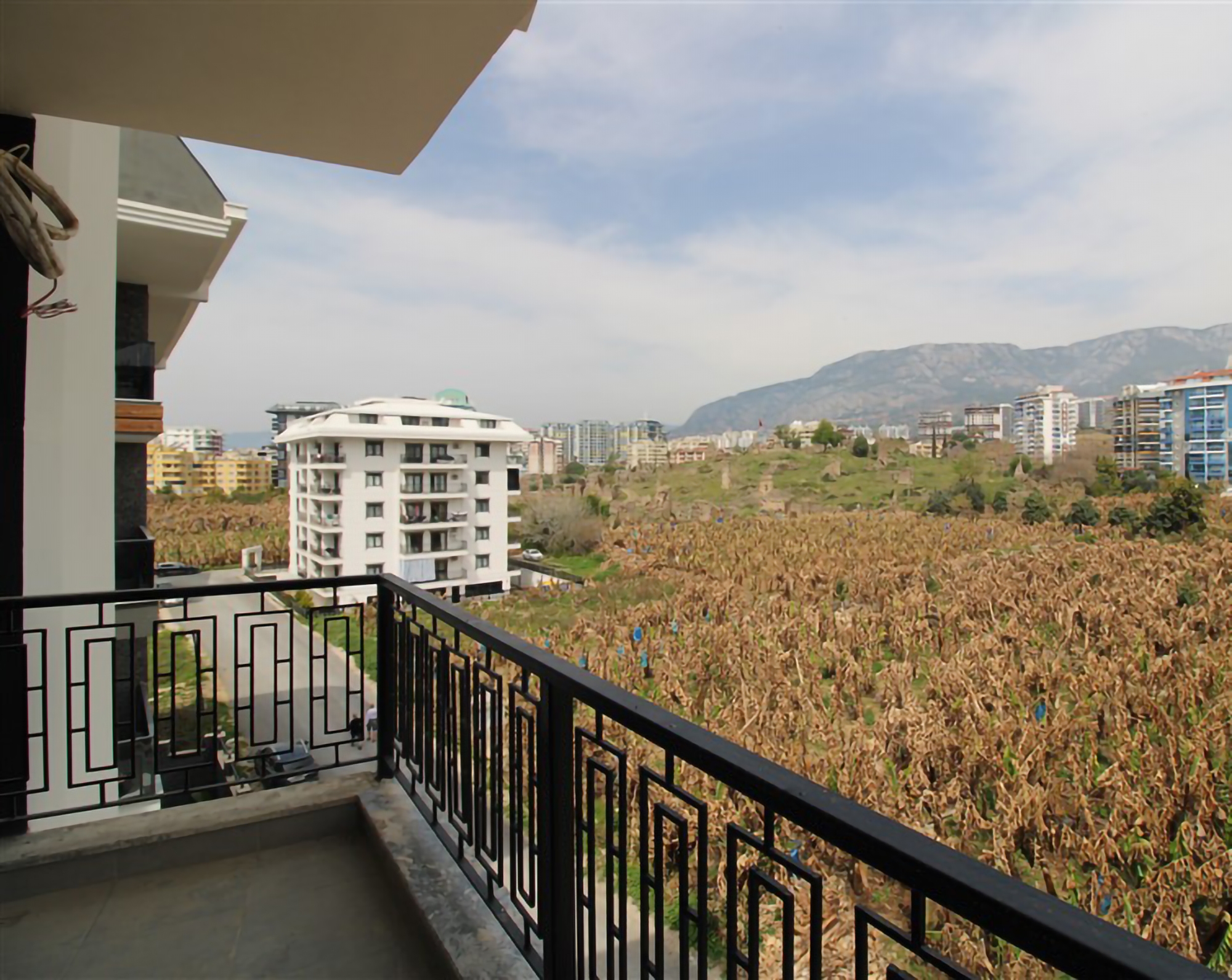 Mountain View 1+1 Apartment in Mahmutlar, Alanya