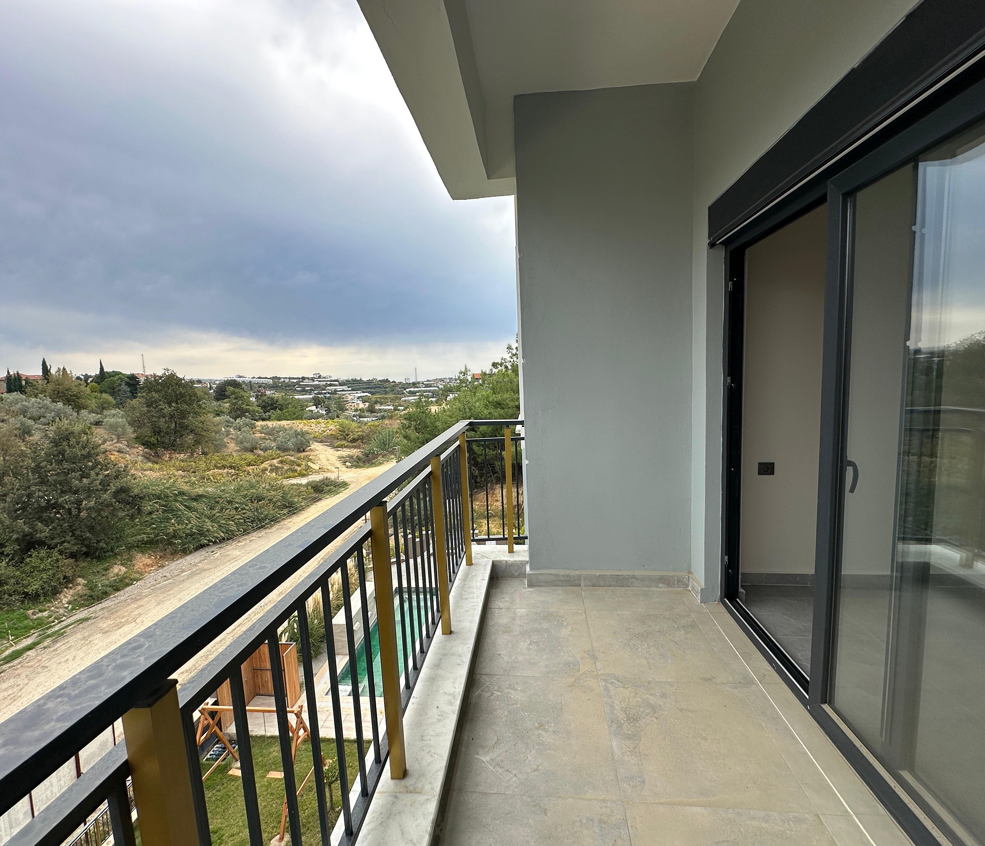 Luxury 1+1 Apartment with Mountain Views in Avsallar, Alanya