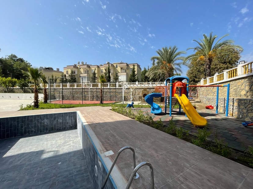 Modern 1+1 lägenhet med bergsutsikt i Avsallar, Alanya