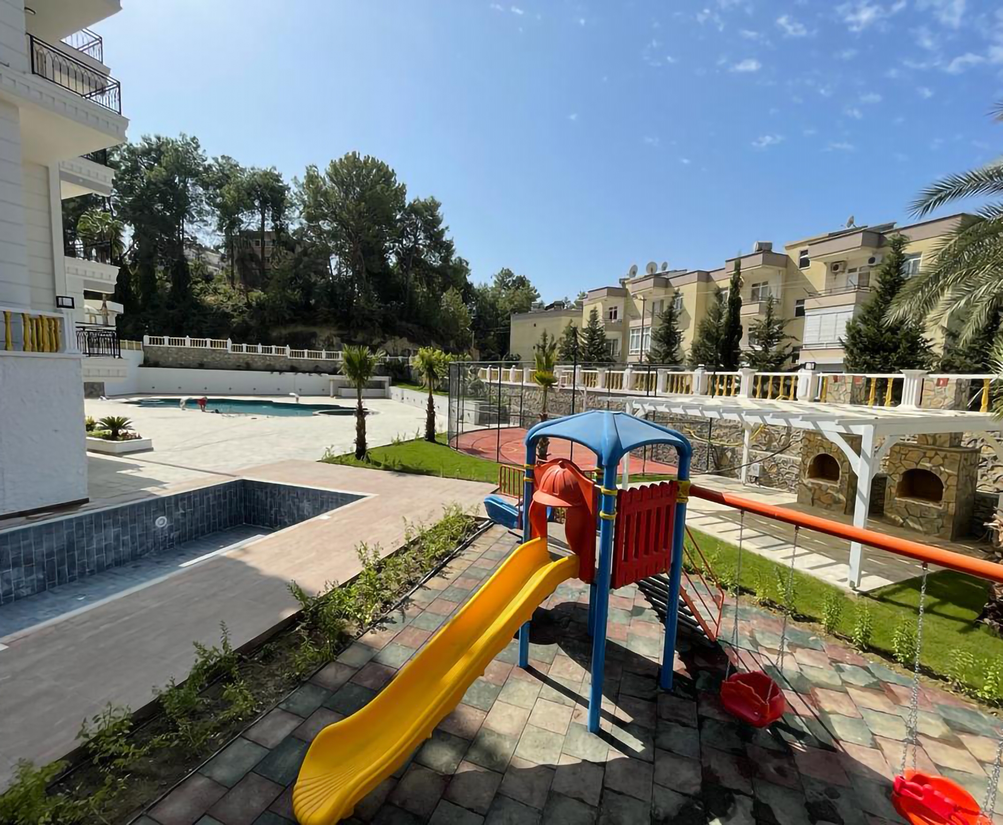 Modern 1+1 lägenhet med bergsutsikt i Avsallar, Alanya