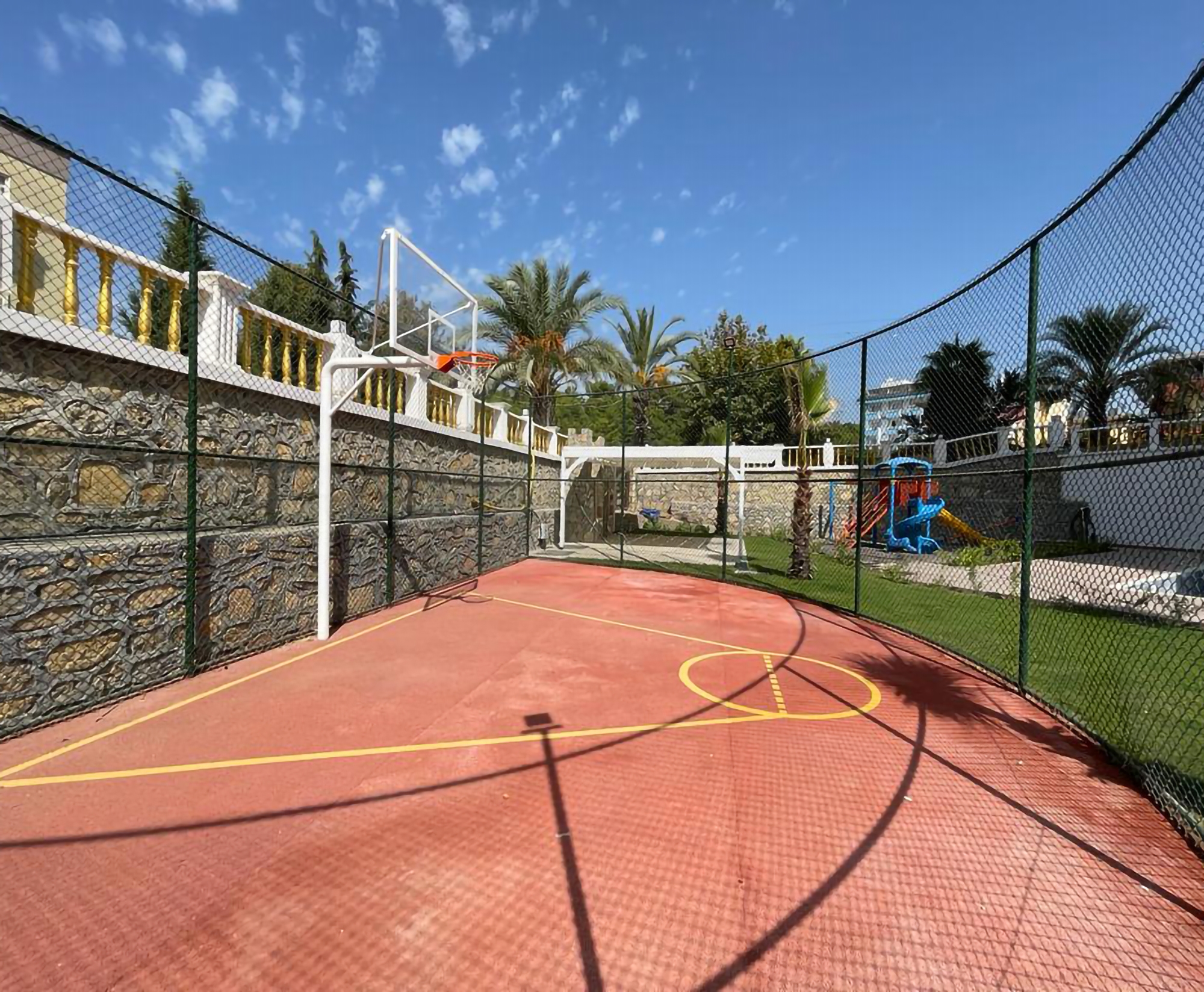 Modern 1+1 lägenhet med bergsutsikt i Avsallar, Alanya