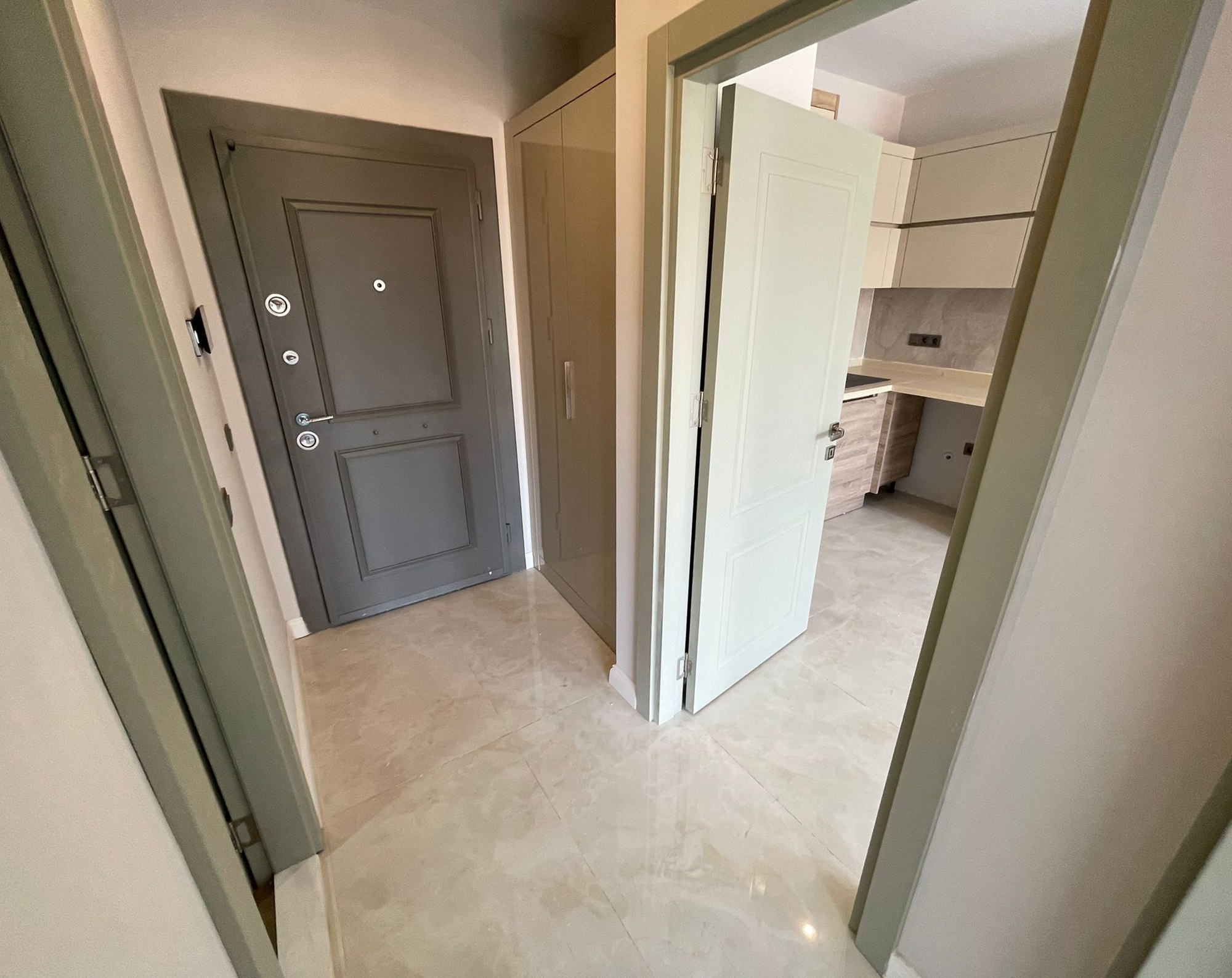 Modern 1+1 lägenhet med bergsutsikt i Avsallar, Alanya