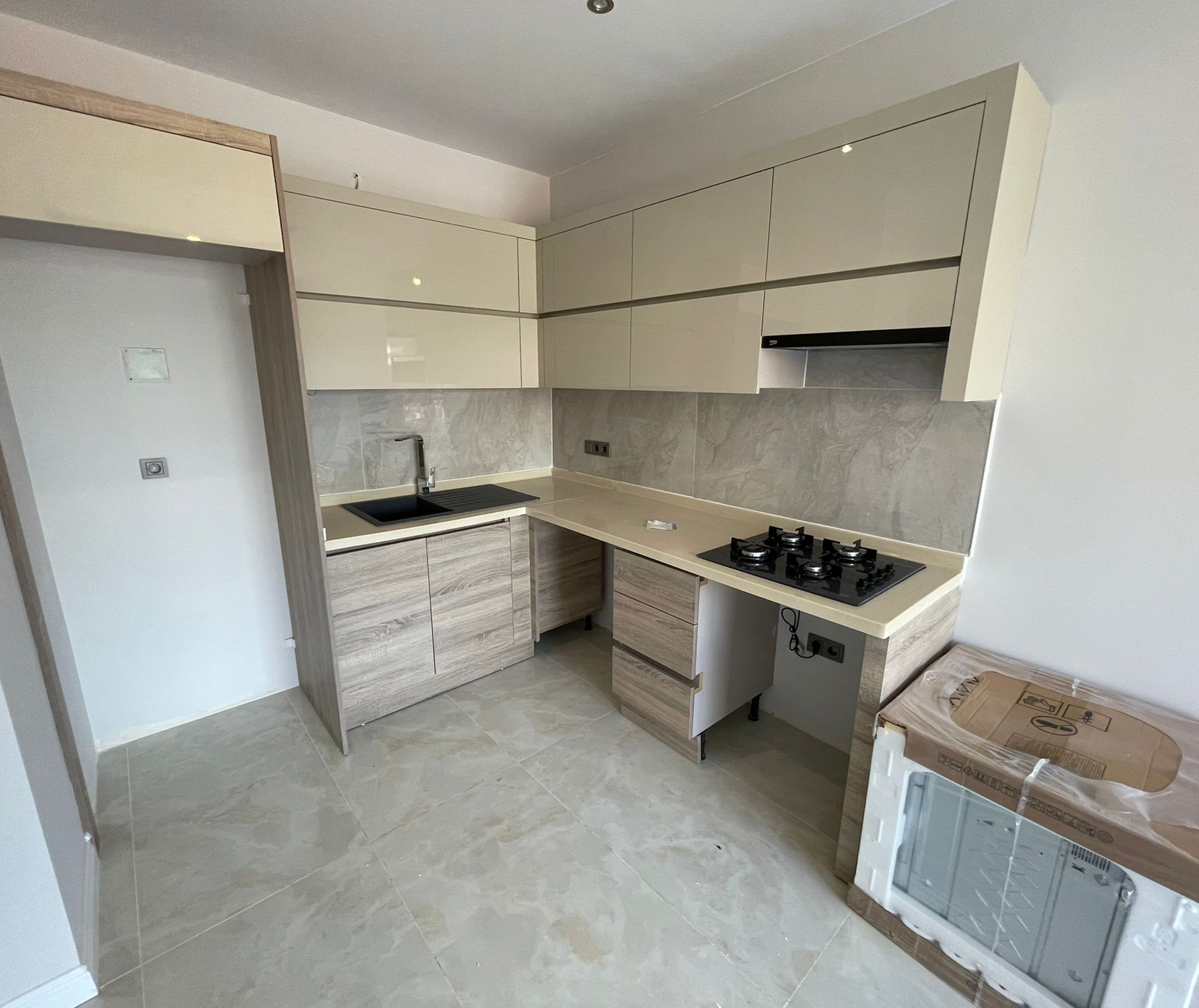 Modern 1+1 lägenhet med bergsutsikt i Avsallar, Alanya
