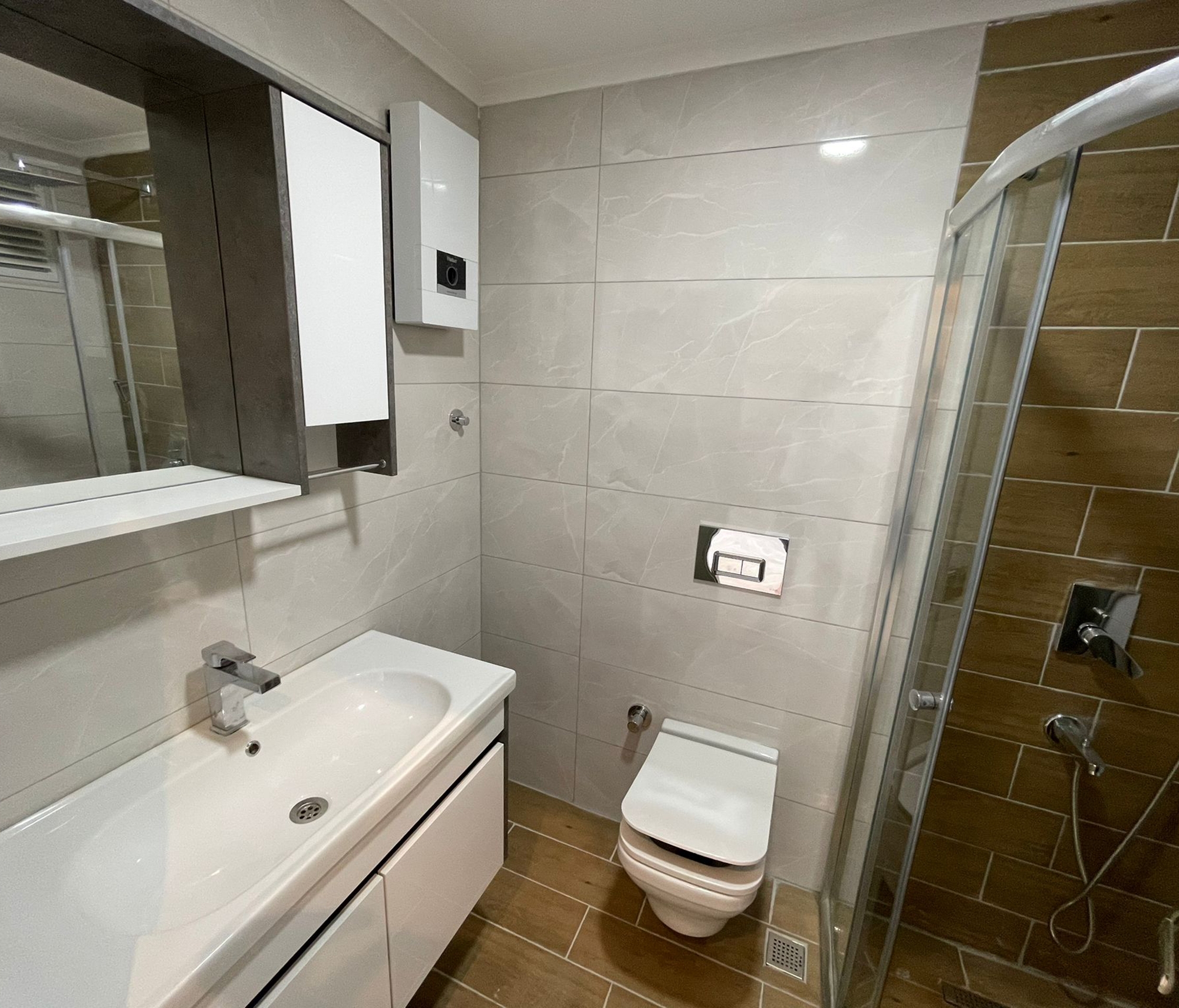 Modern 1+1 lägenhet med bergsutsikt i Avsallar, Alanya