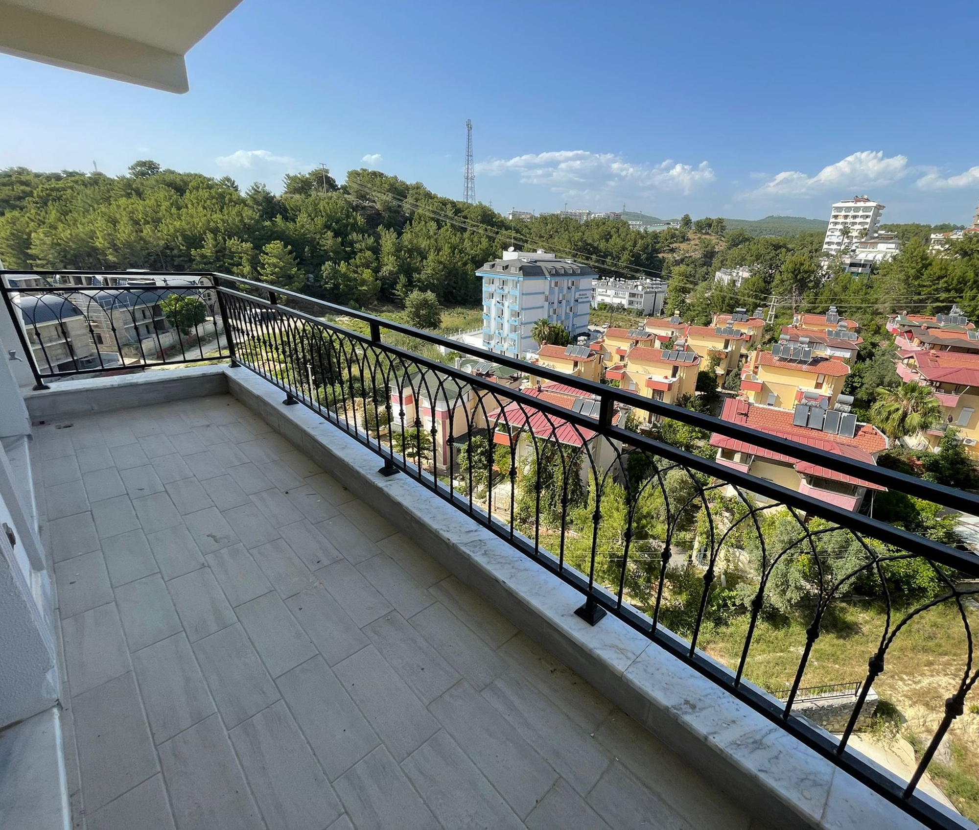 Modern 1+1 lägenhet med bergsutsikt i Avsallar, Alanya